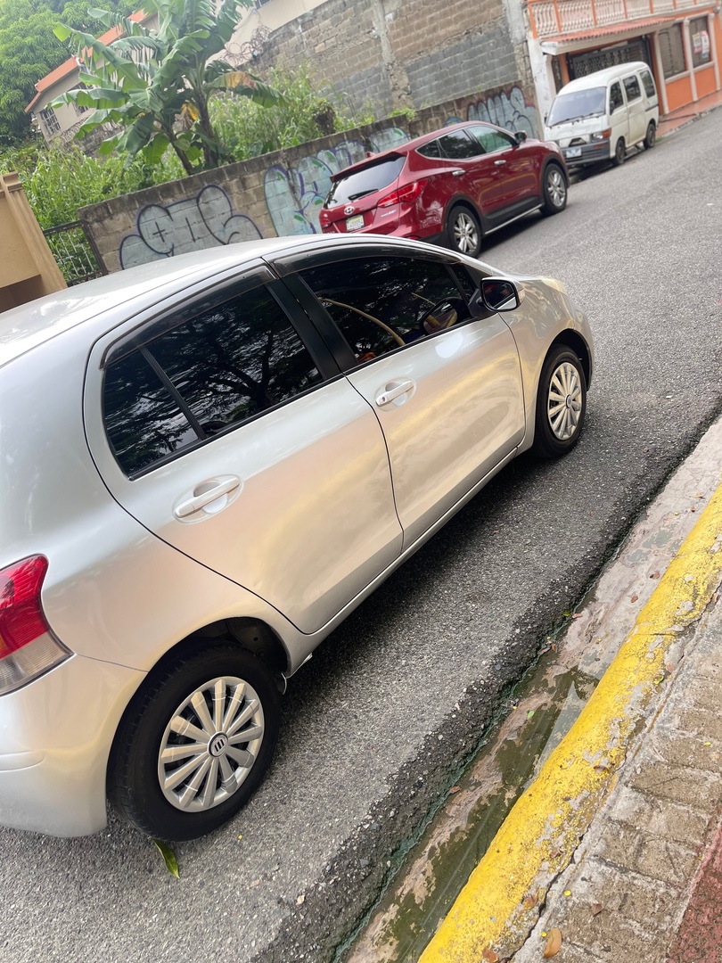 carros - Toyota Vitz 2011  2