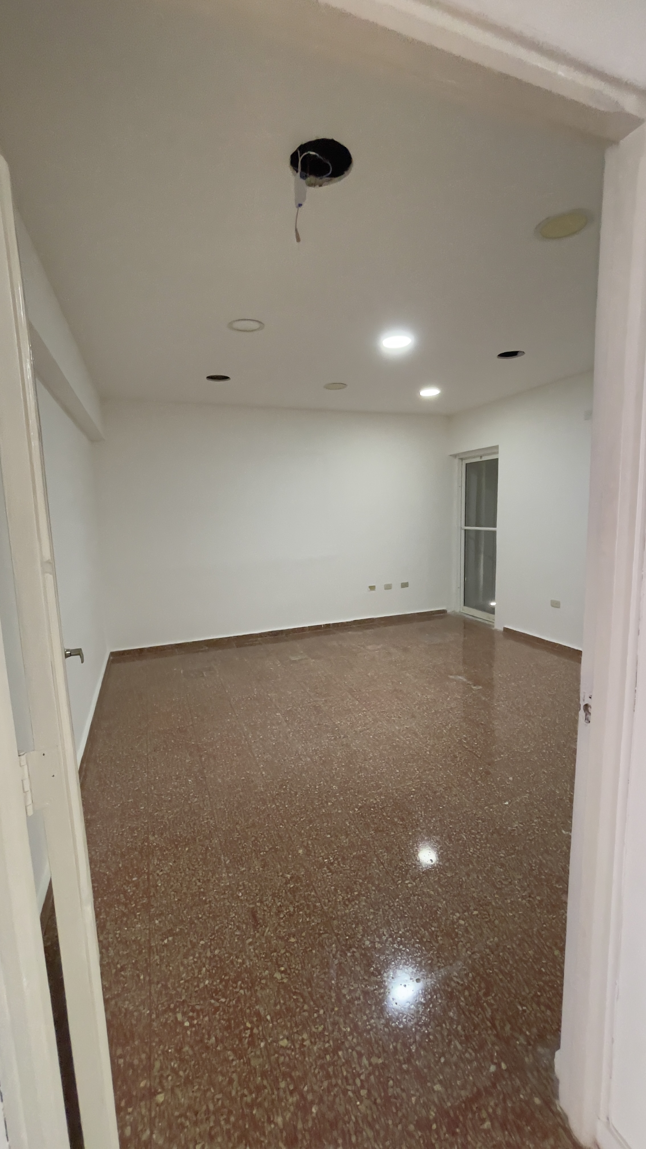 oficinas y locales comerciales - Alquilo hermoso local Av. Rómulo Betancourt  2