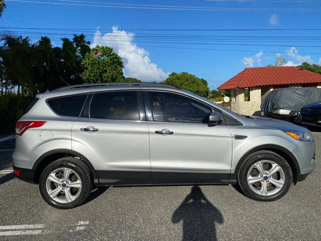 jeepetas y camionetas - FORD ESCAPE 2013 RD$485000 LIGERMENTE NEGOCIABLE
