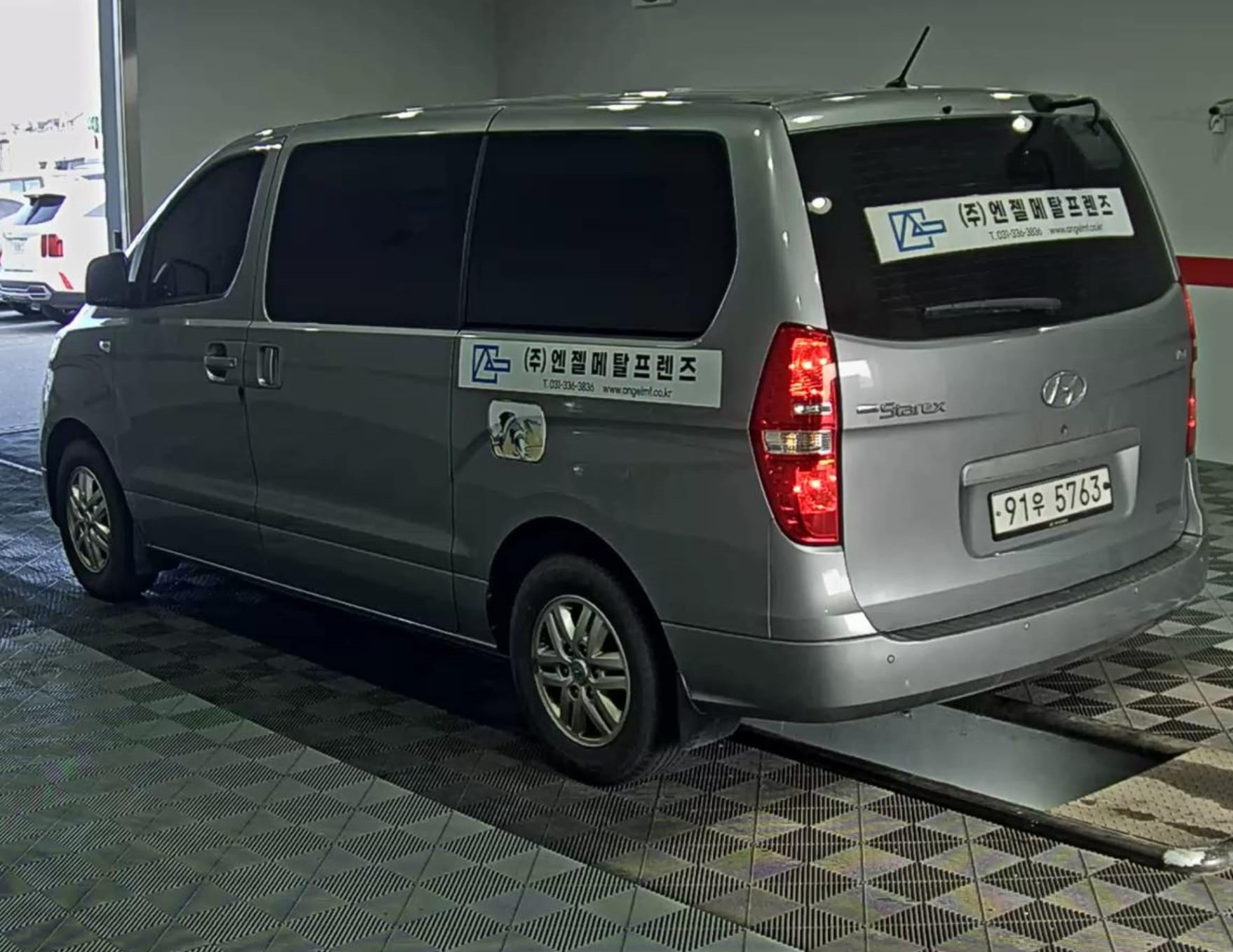 jeepetas y camionetas - HYUNDAI GRAND STAREX 2019 GRIS DIESEL 5