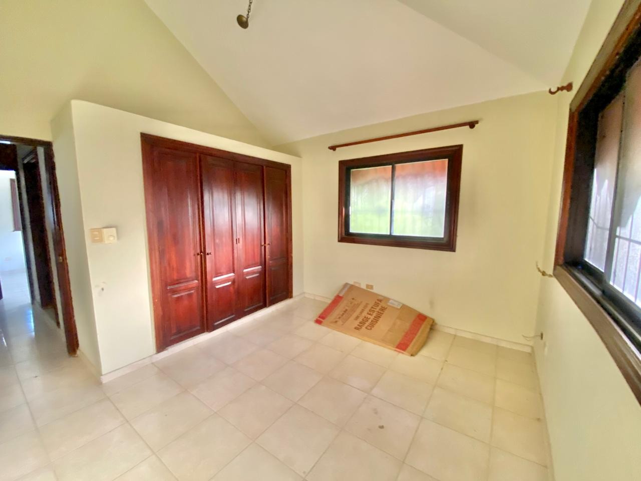 casas - Vendo Hermosa Casa en zona tranquila, Avenida República de Colombia.  3