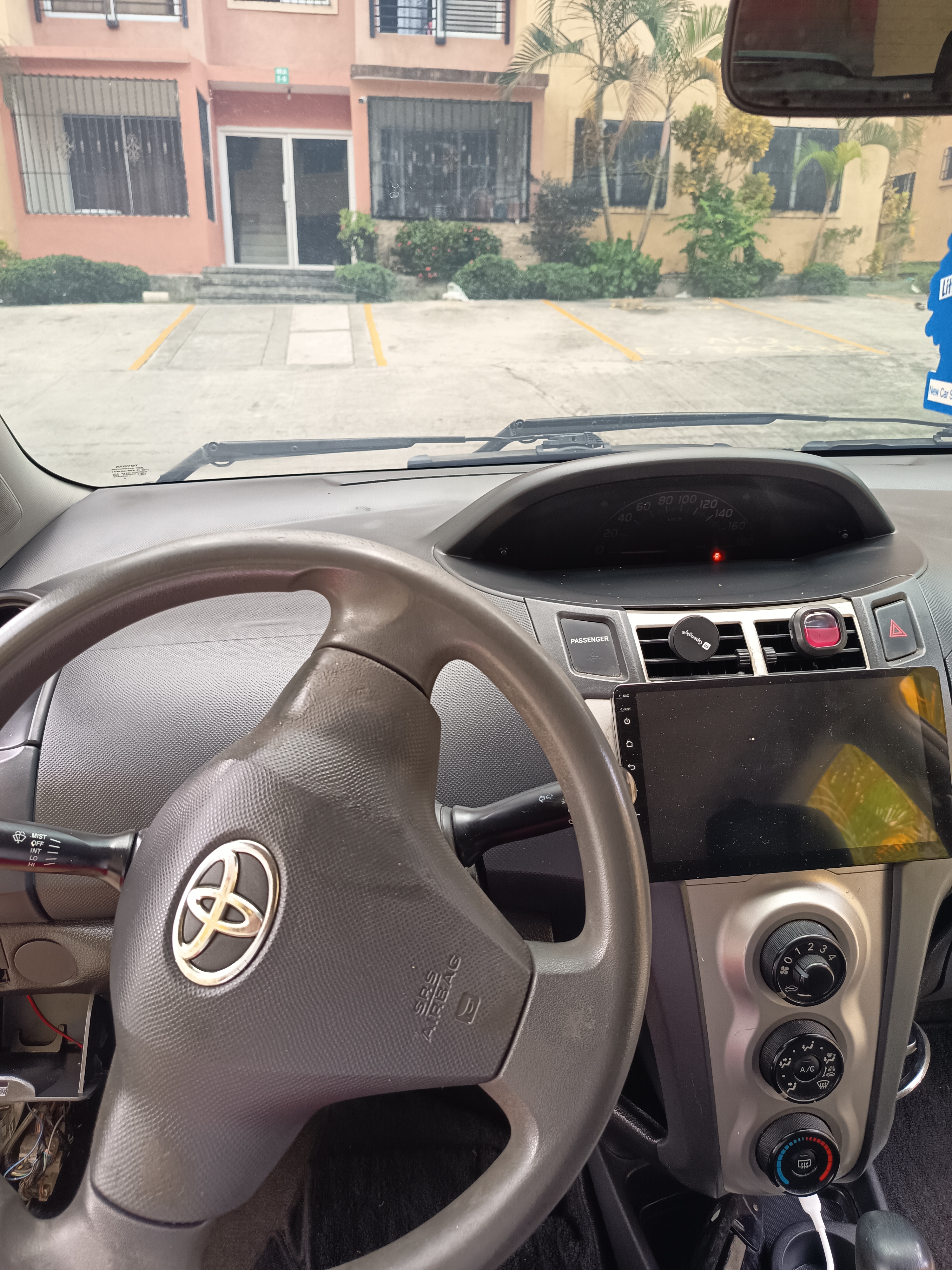 carros - Toyota Vitz 2011  1
