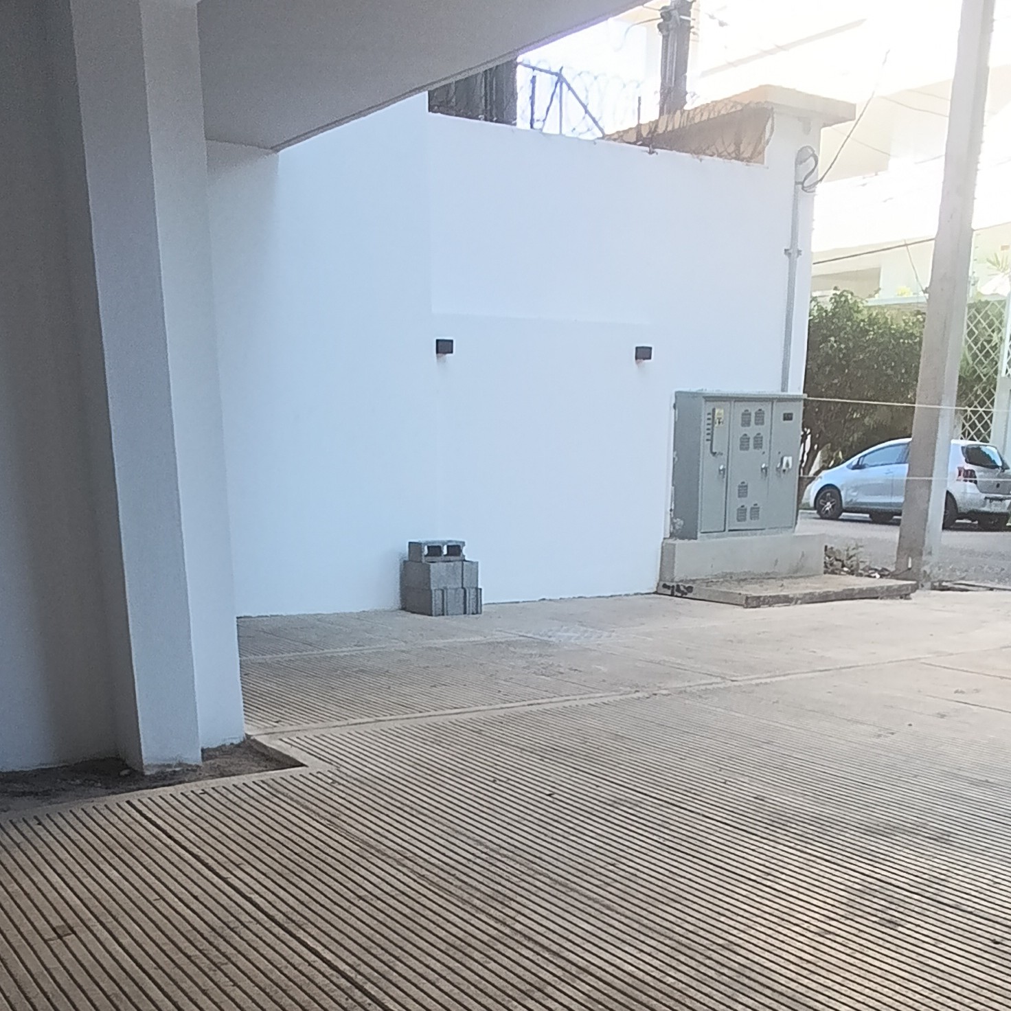 oficinas y locales comerciales - Local excelente Ubicacion Primer nivel  Terraza, a estrenar ideal para oficina 
