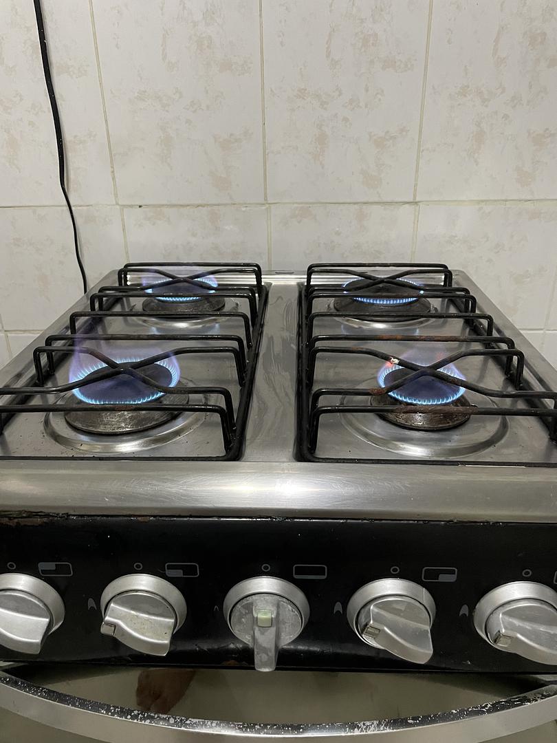 electrodomesticos - estufa América negra de horno 20 pulgada  5,000 negociable  2