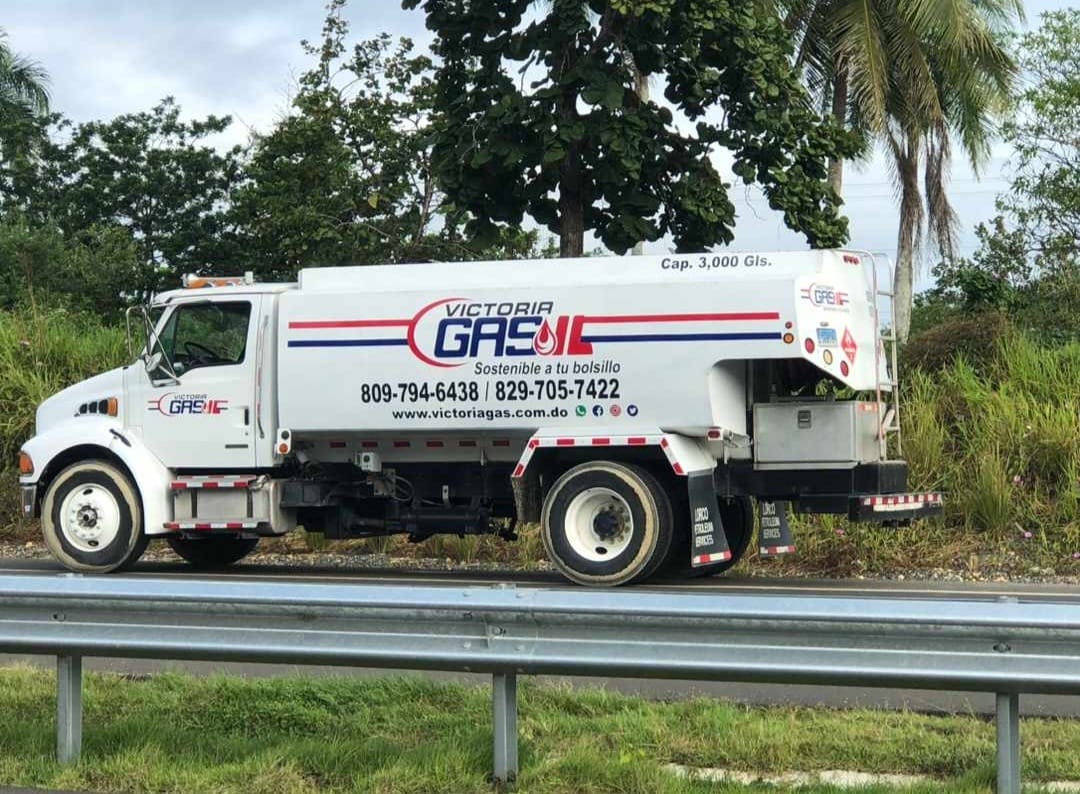 camiones y vehiculos pesados - Camión Cisterna de Gasoil Sterling en Venta 1