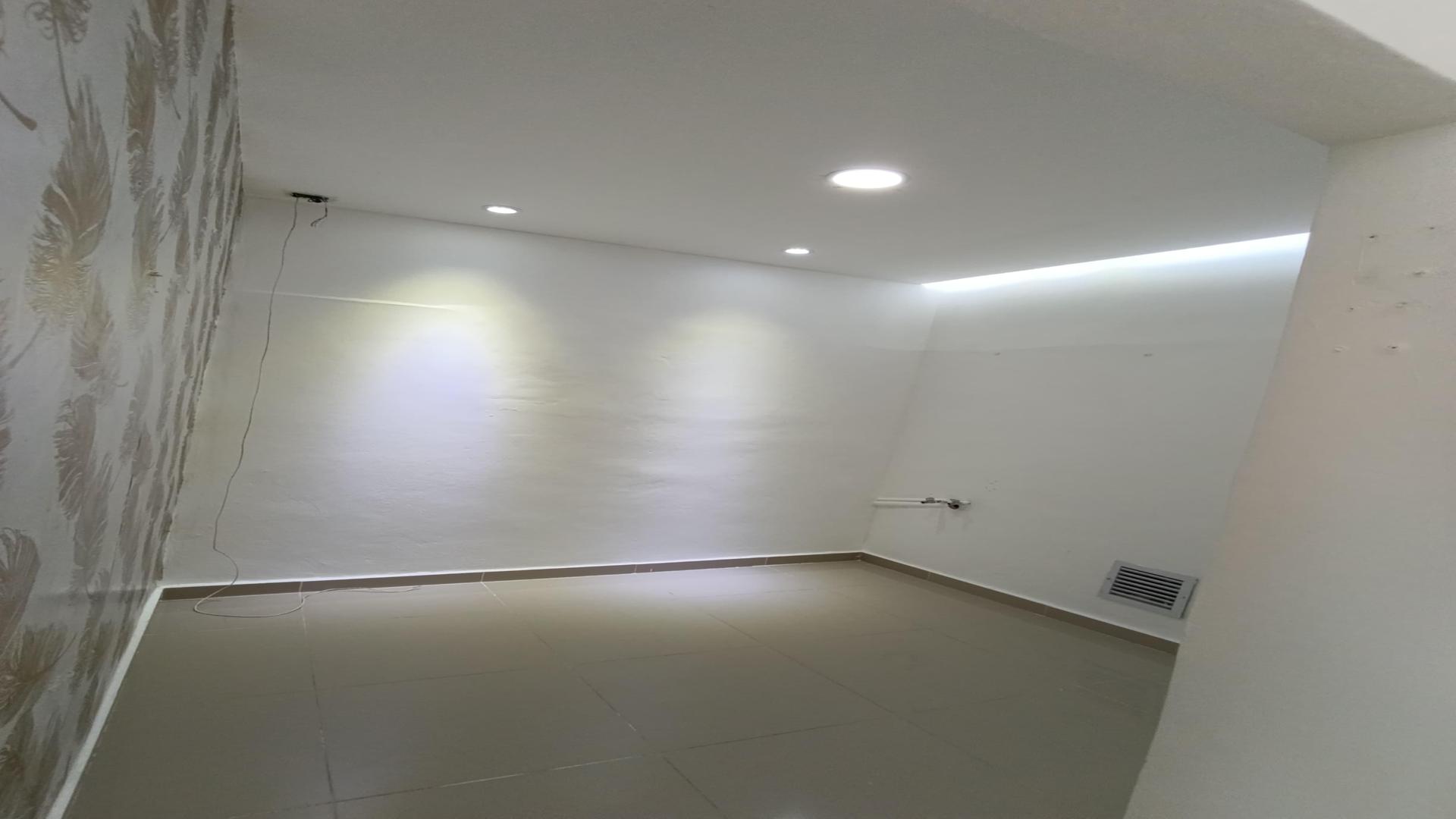 oficinas y locales comerciales - El Enriquillo se alquila local en 2do Nivel 120 Mts 5