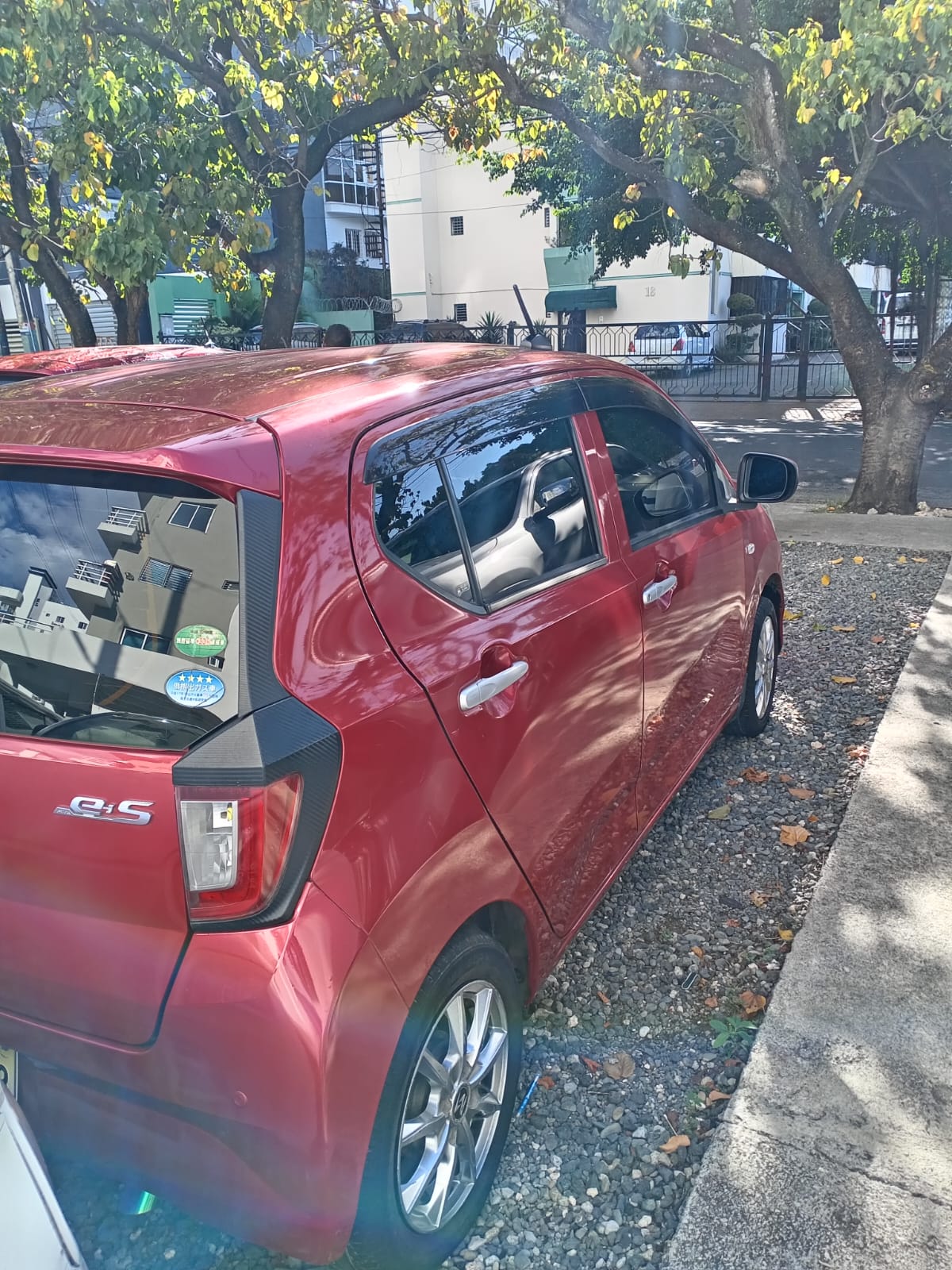 carros - No alquiles más: Daihatsu Mira listo para Uber.