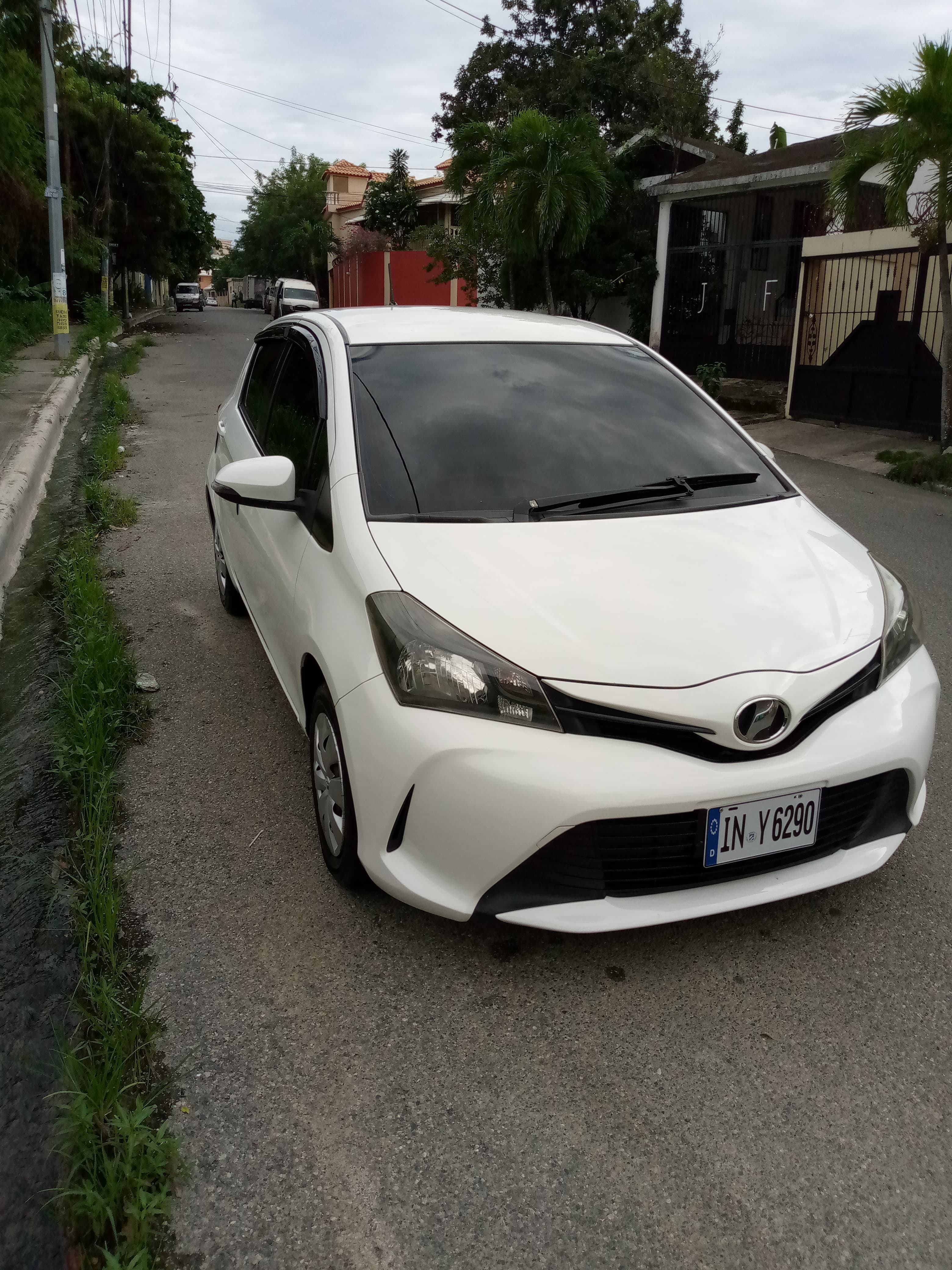 carros - Toyota Vitz 2015 1
