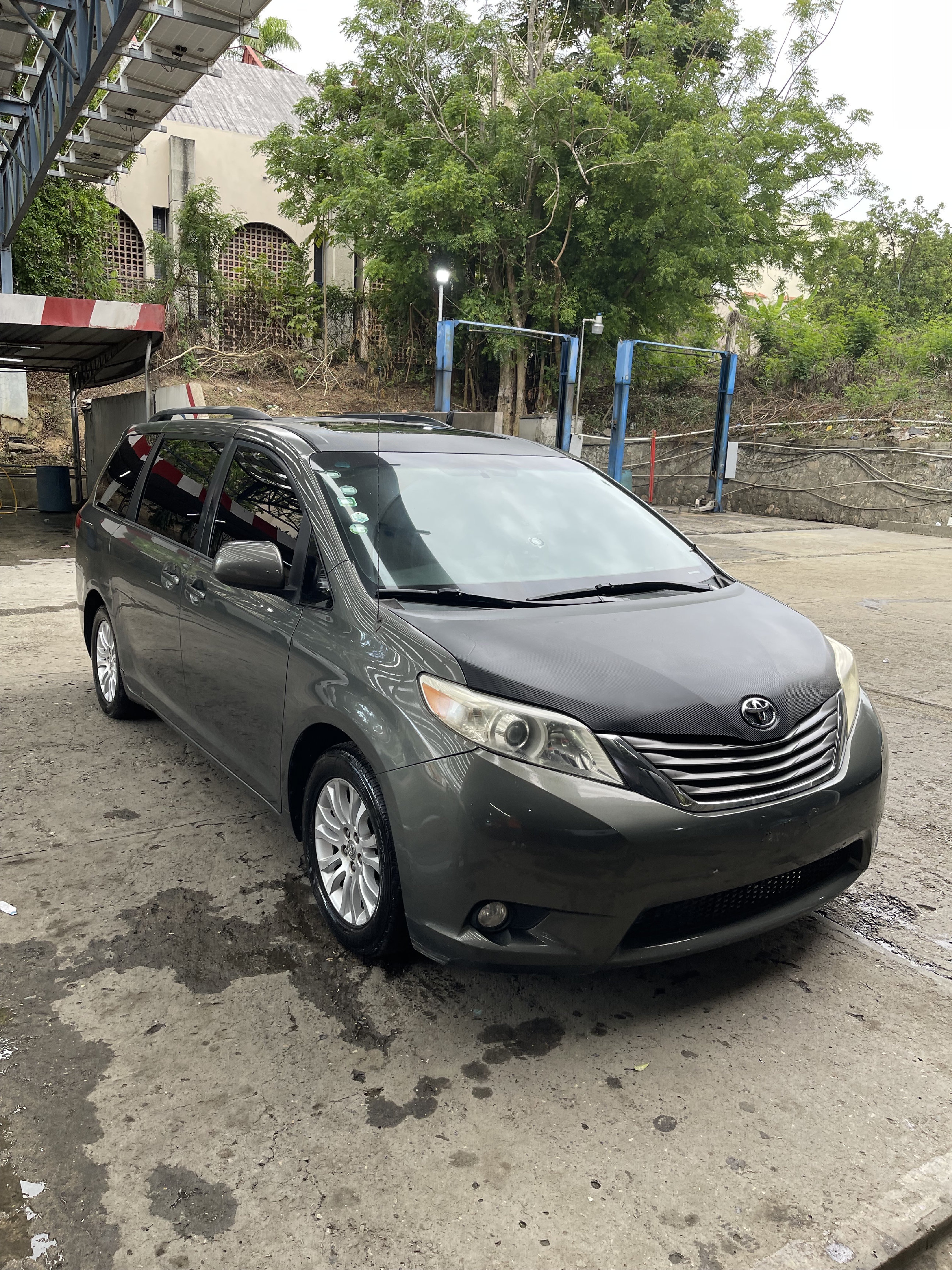 jeepetas y camionetas - venta de Toyota Sienna 2012 XLE LA FULL 1