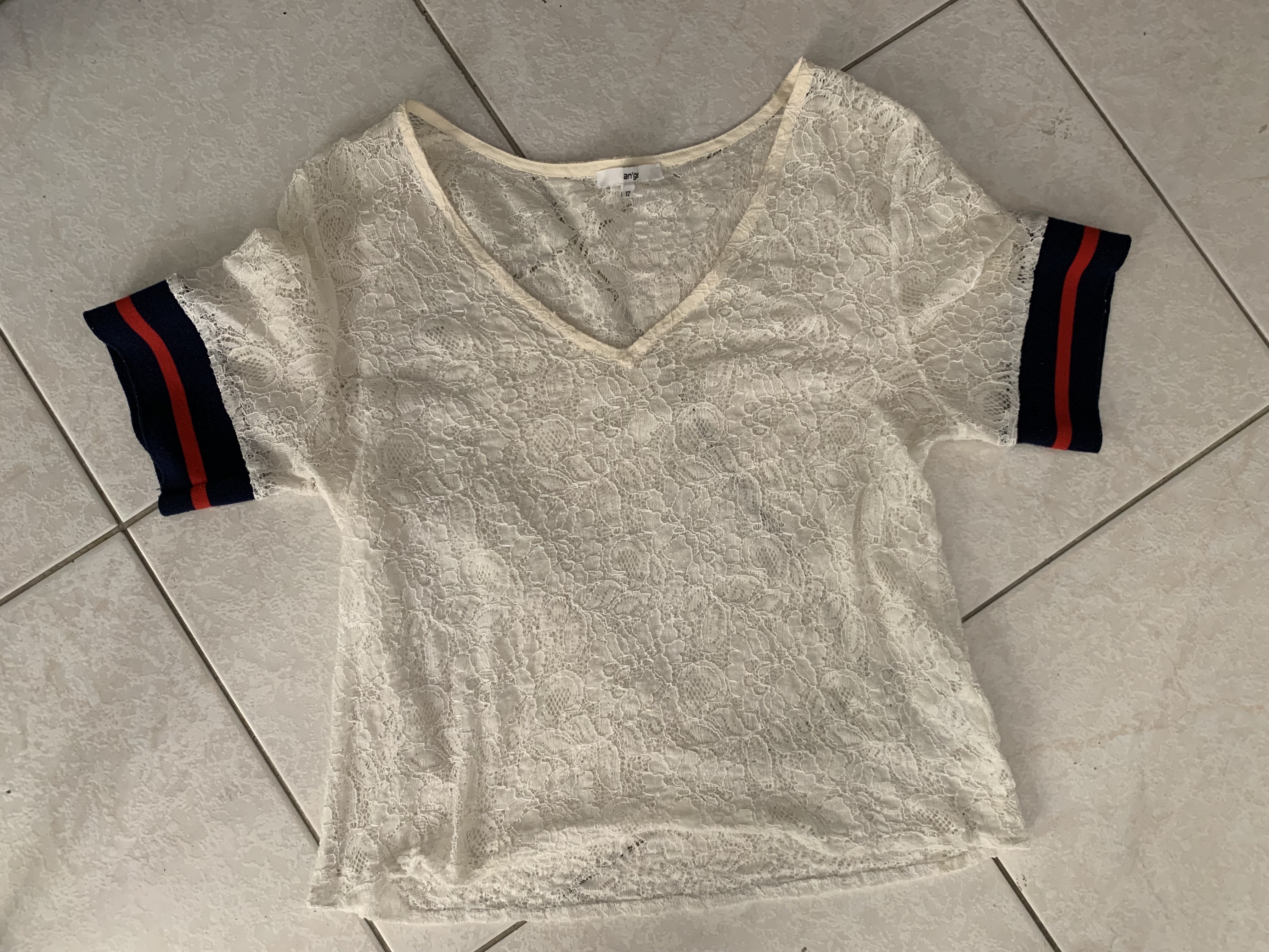 ropa para mujer - Blusa blanca, ideal para salir o trabajar. Cómoda 0