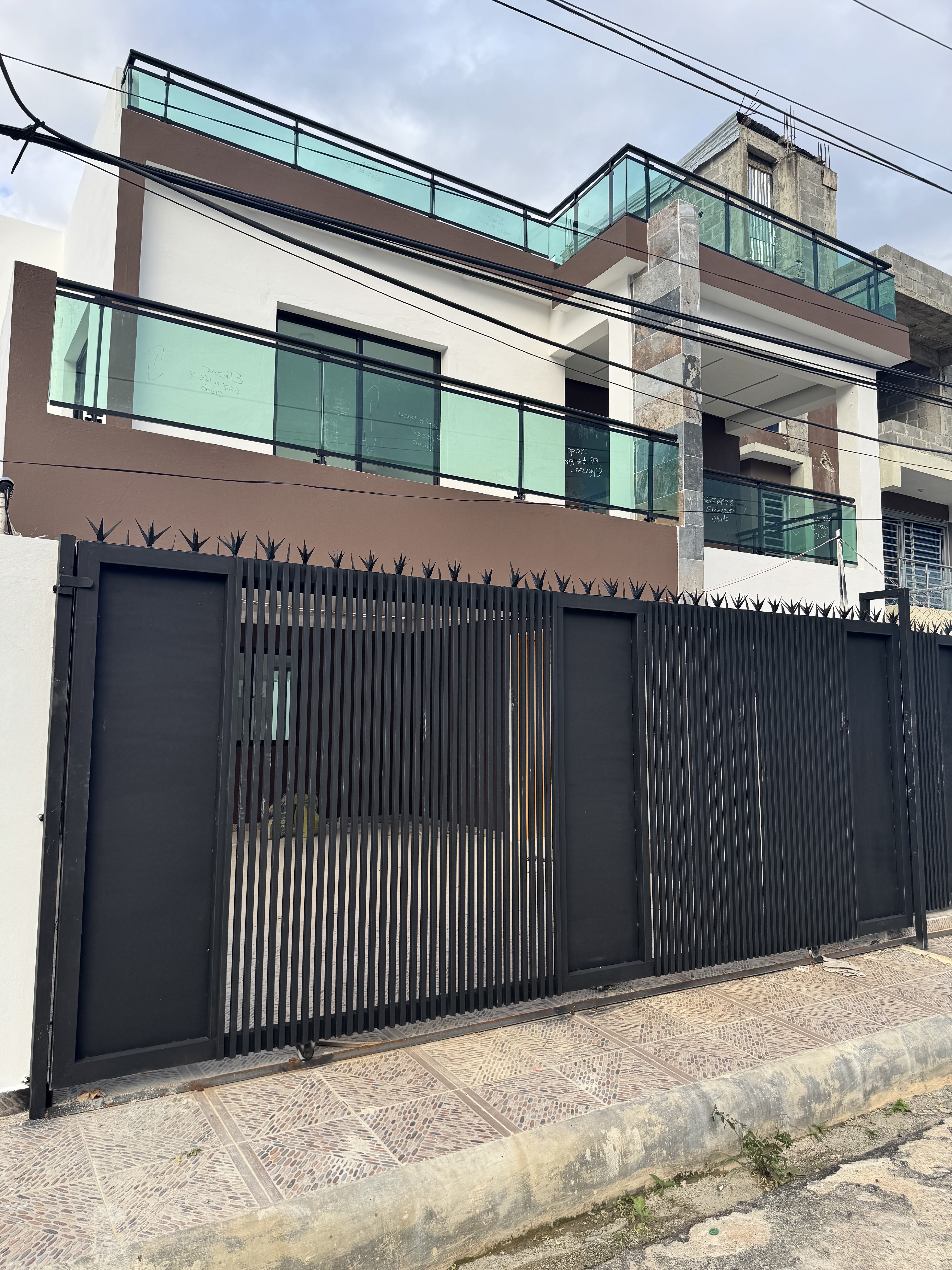 casas - venta de casa con 4 habitaciones en autopista de san isidro Santo Domingo este  1