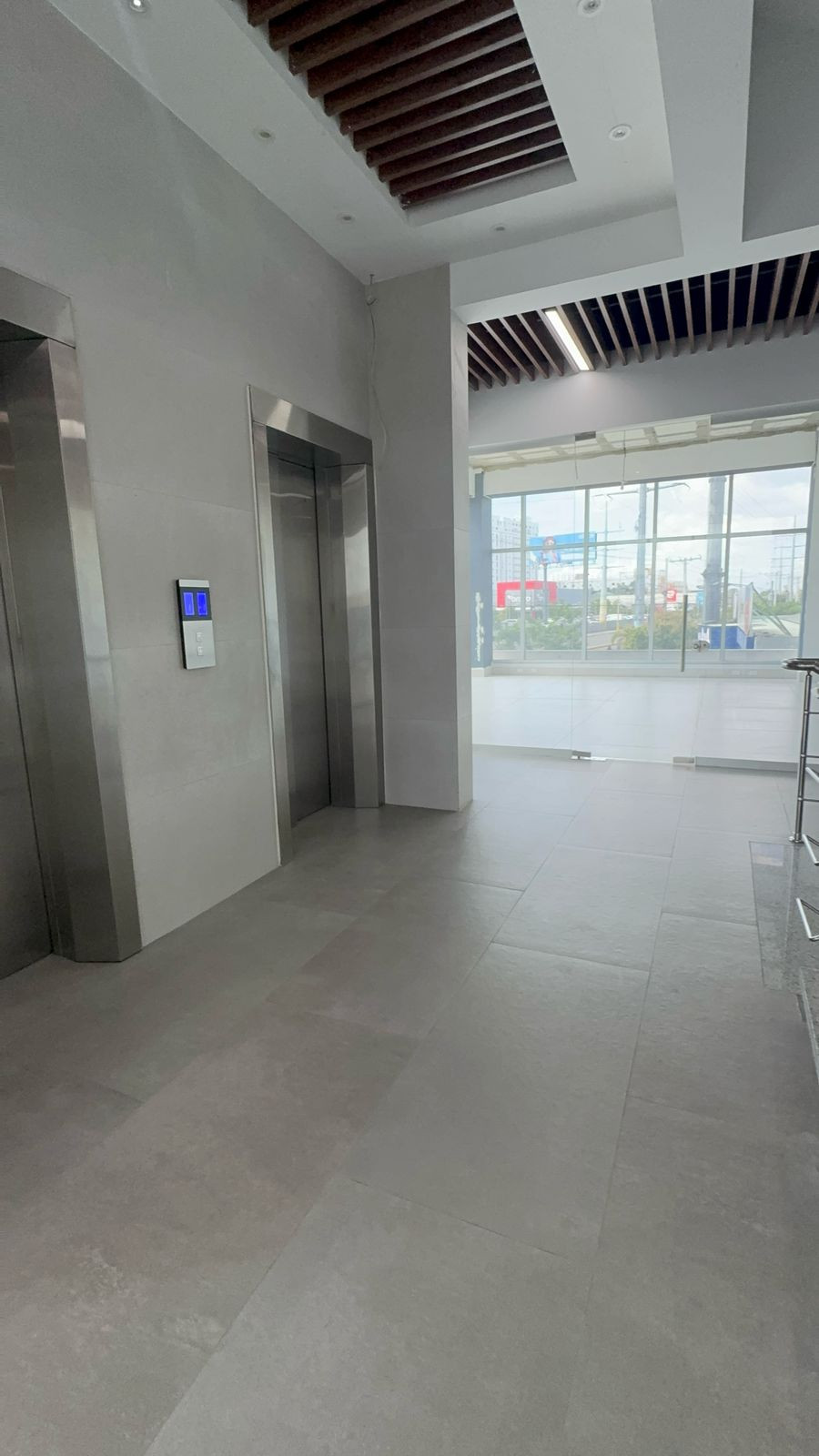 oficinas y locales comerciales - alquiler de local comercail en urbanizacion italia 5