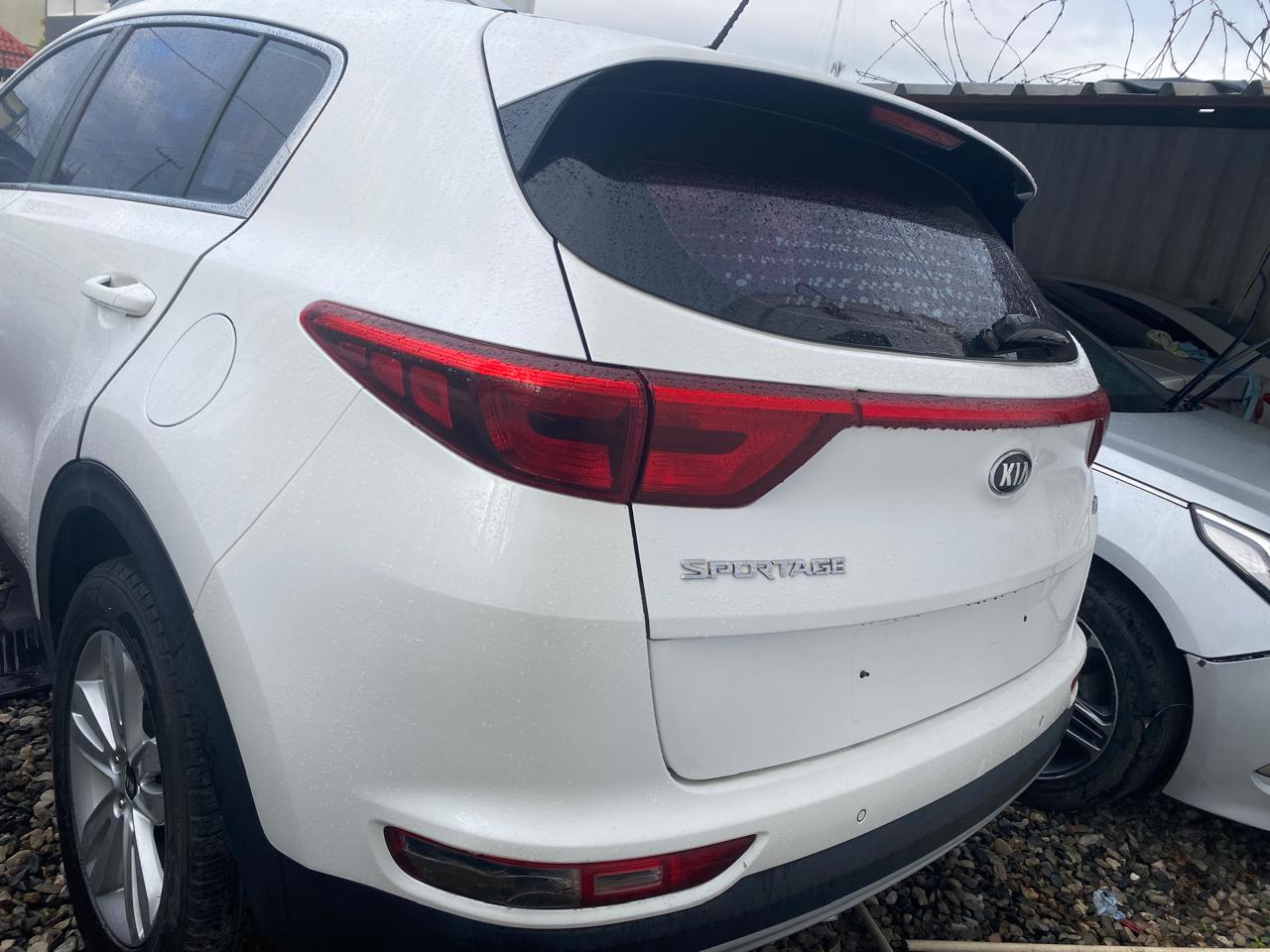 jeepetas y camionetas - KIA SPORTAGE 2018 BLANCO DESDE RD$1,020,000  1