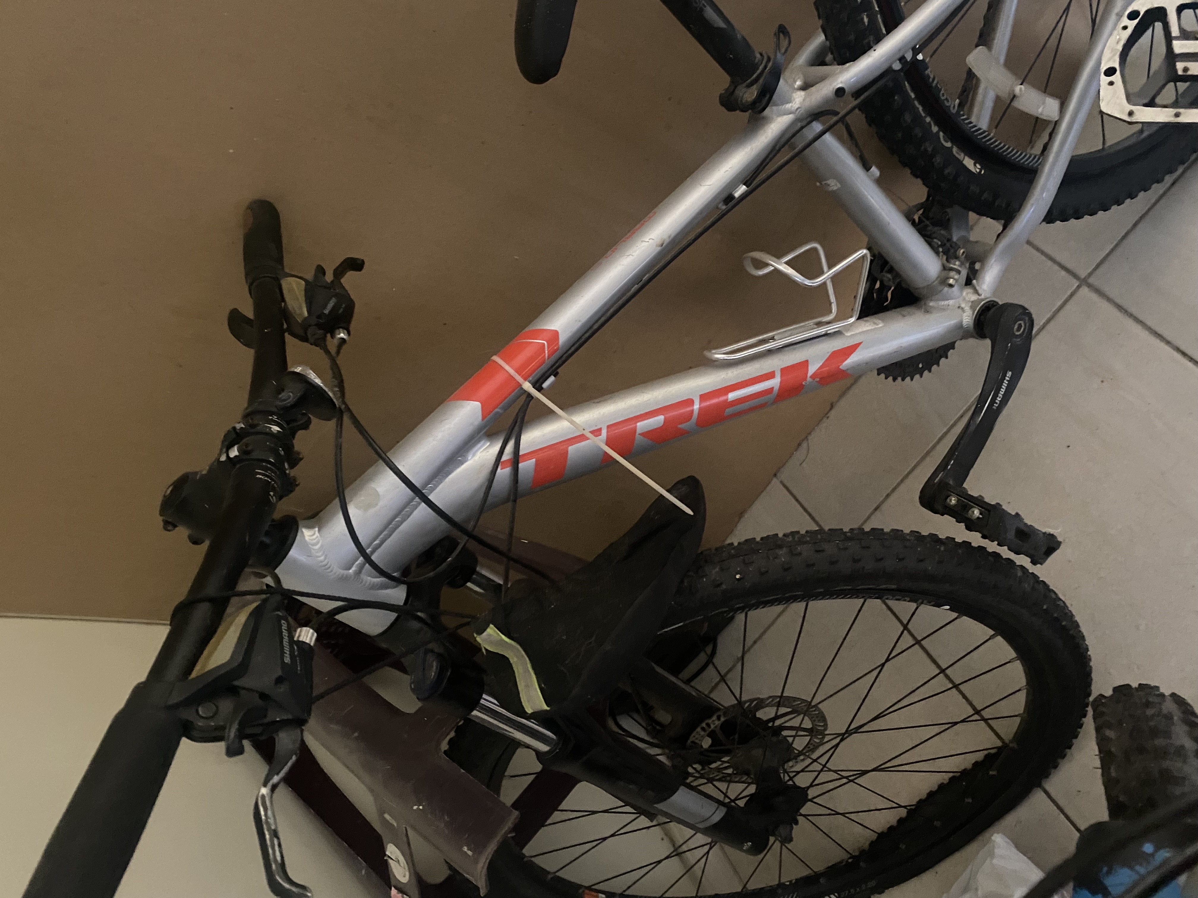 bicicletas y accesorios - Trek Montañera Plateada - Poco Uso 2