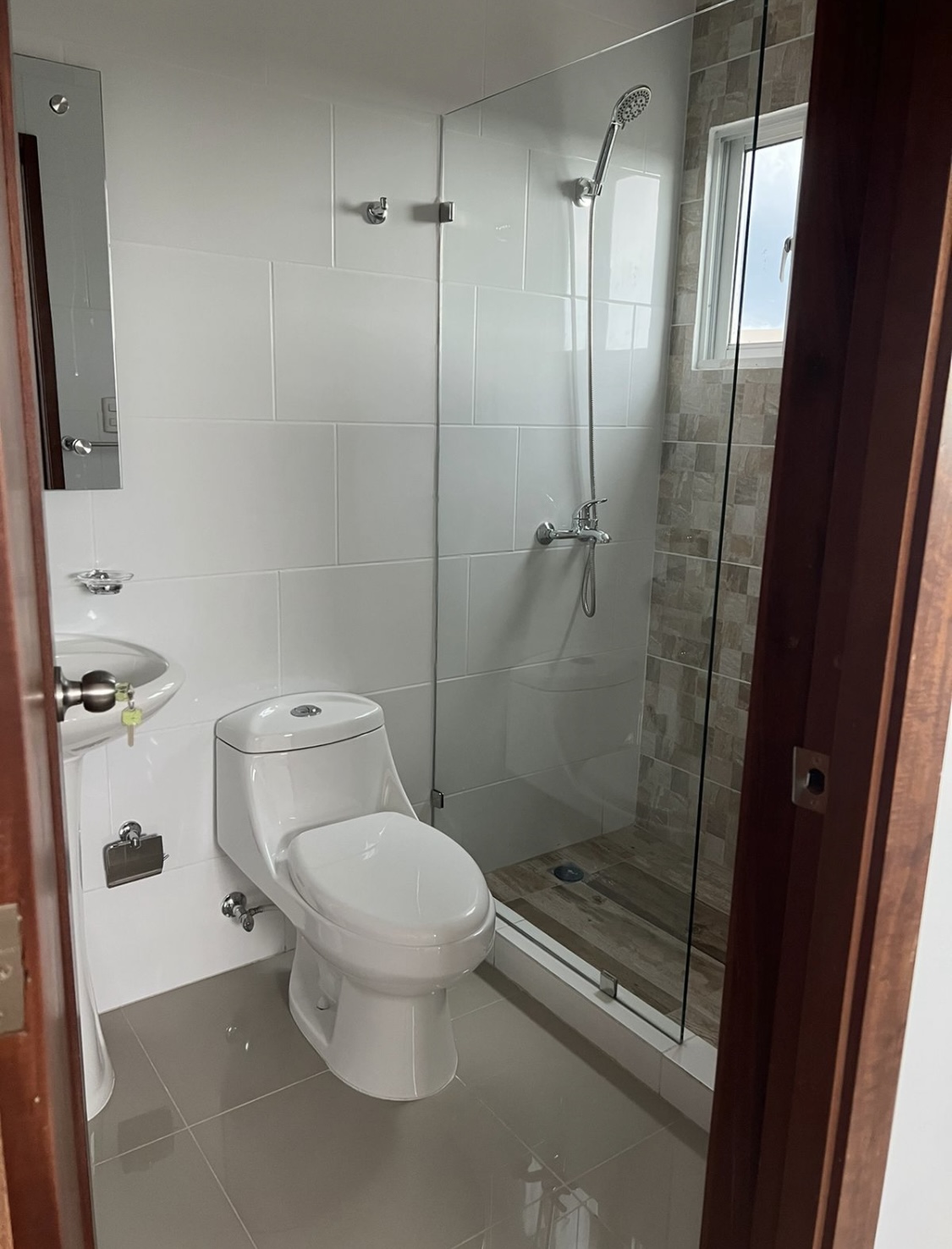 apartamentos - Vendo 4to piso Residencial en Gurano 100 .metros.  8