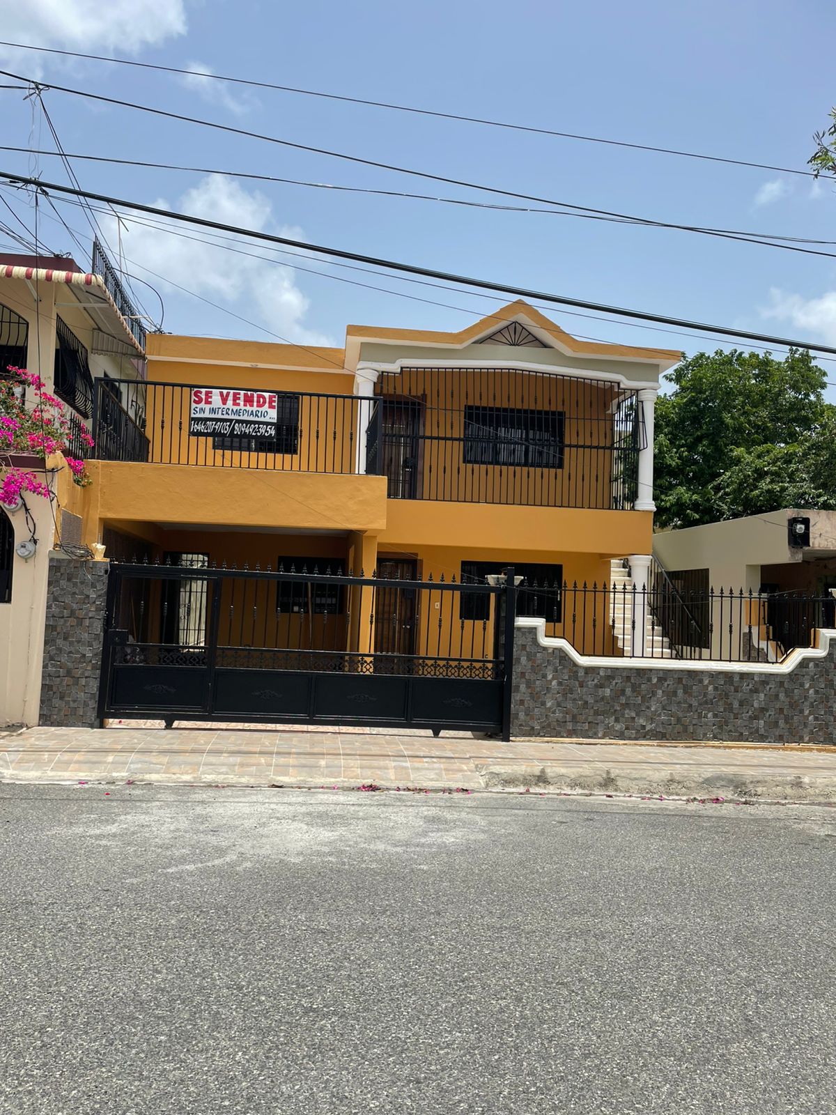 casas - Venta Casa Duplex en Residencial Doña Idalia, Av. Charles de Gaulle 0