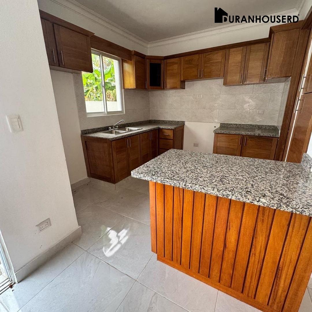 casas - venta de casa lista en la autopista de san Isidro proyecto cerrado  8