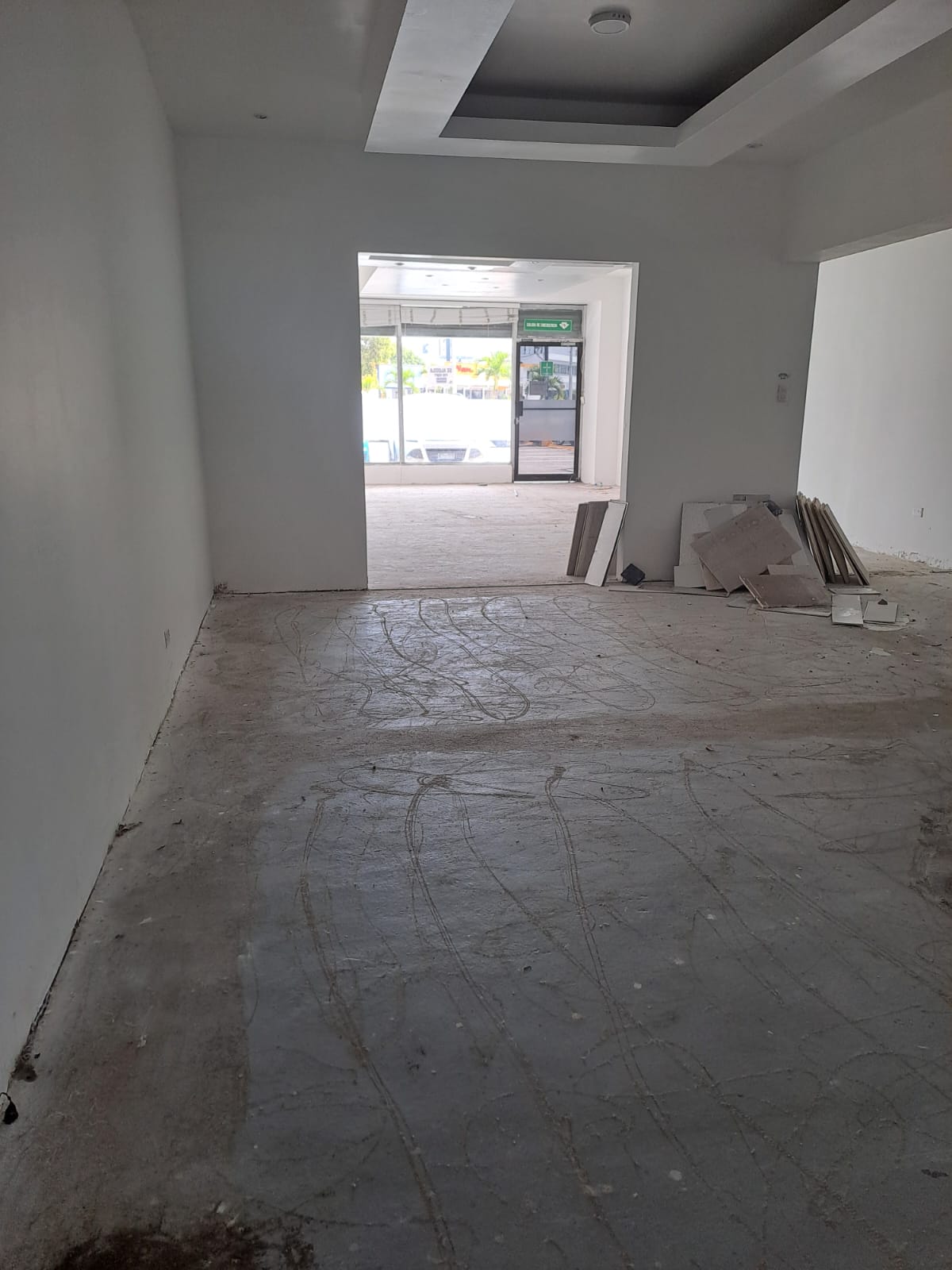 oficinas y locales comerciales - Alquilo Local 1er piso 91 mts en Naco  5