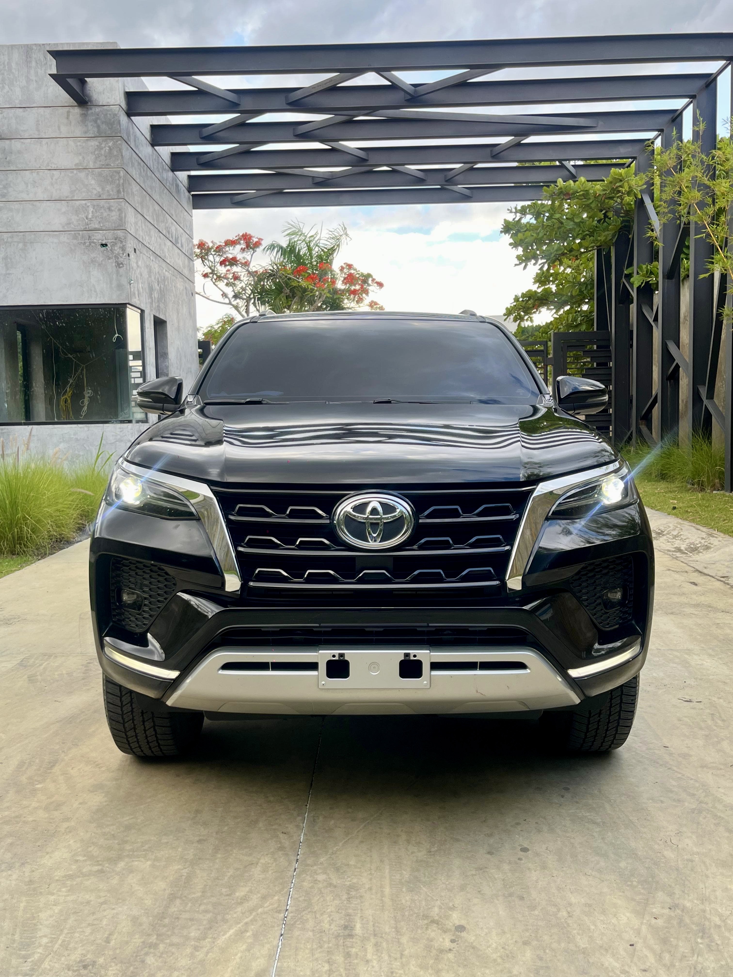 jeepetas y camionetas - TOYOTA FORTUNER 2022 3