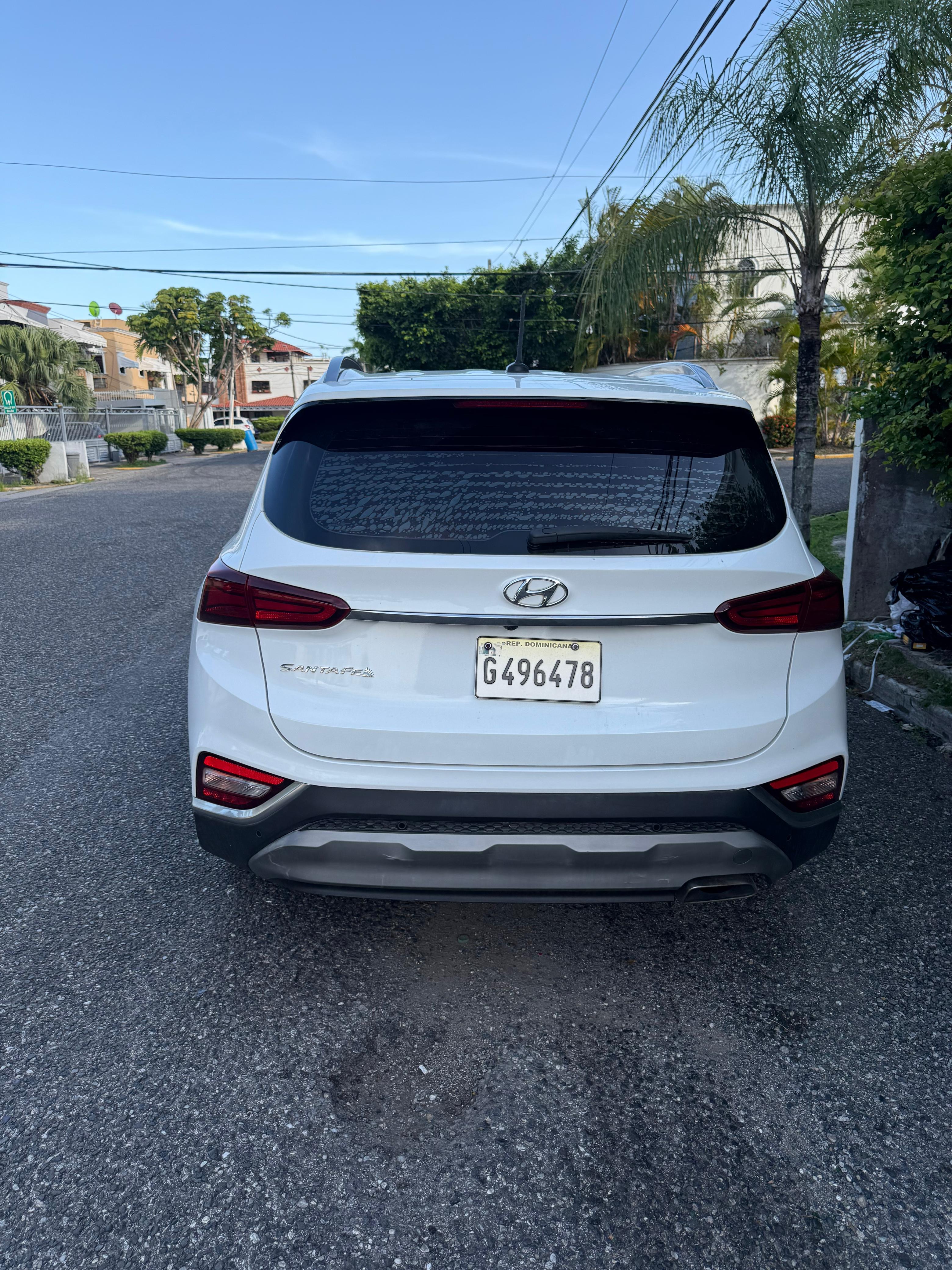 jeepetas y camionetas - Se vende Hyundai Santa Fe - Unico dueño  9