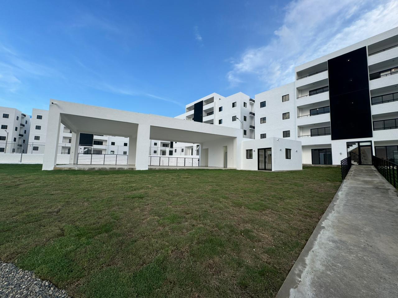 apartamentos - Apartamento en Venta - Primer Nivel con Patio en Santiago de Los Caballeros.