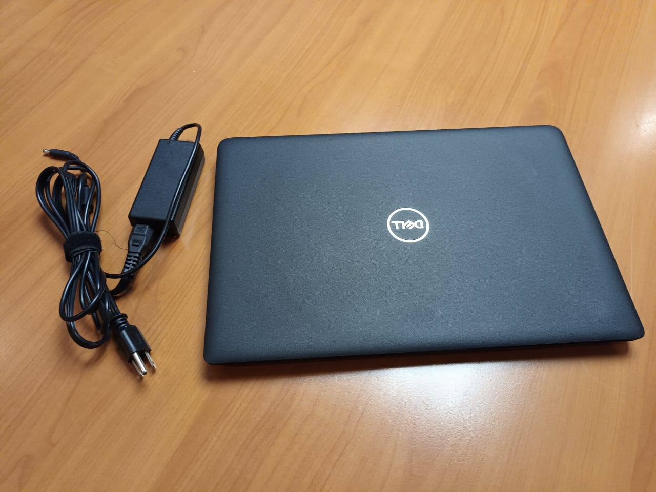 computadoras y laptops - Laptop Dell 3500 8va, 16GB Mem, 256GB Disco SSD 2