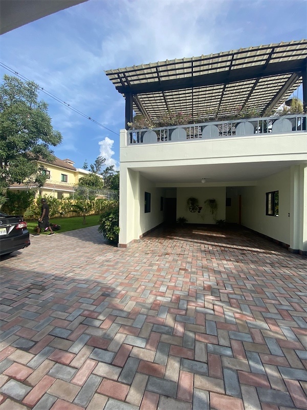 casas vacacionales y villas - Vendo en Jarabacoa, mansion amueblada con paneles solares de 1070mts 1