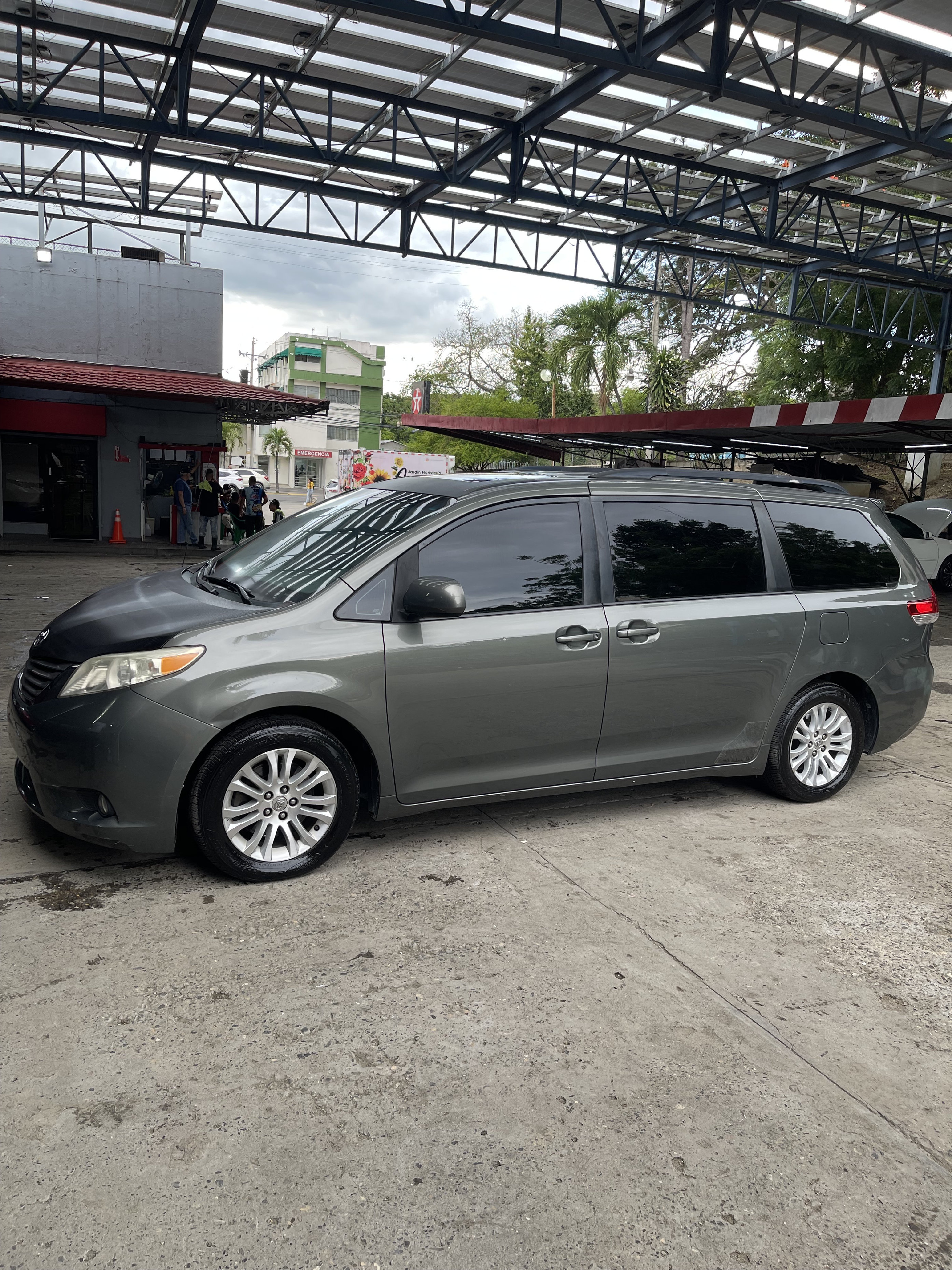 jeepetas y camionetas - venta de Toyota Sienna 2012 XLE LA FULL 2
