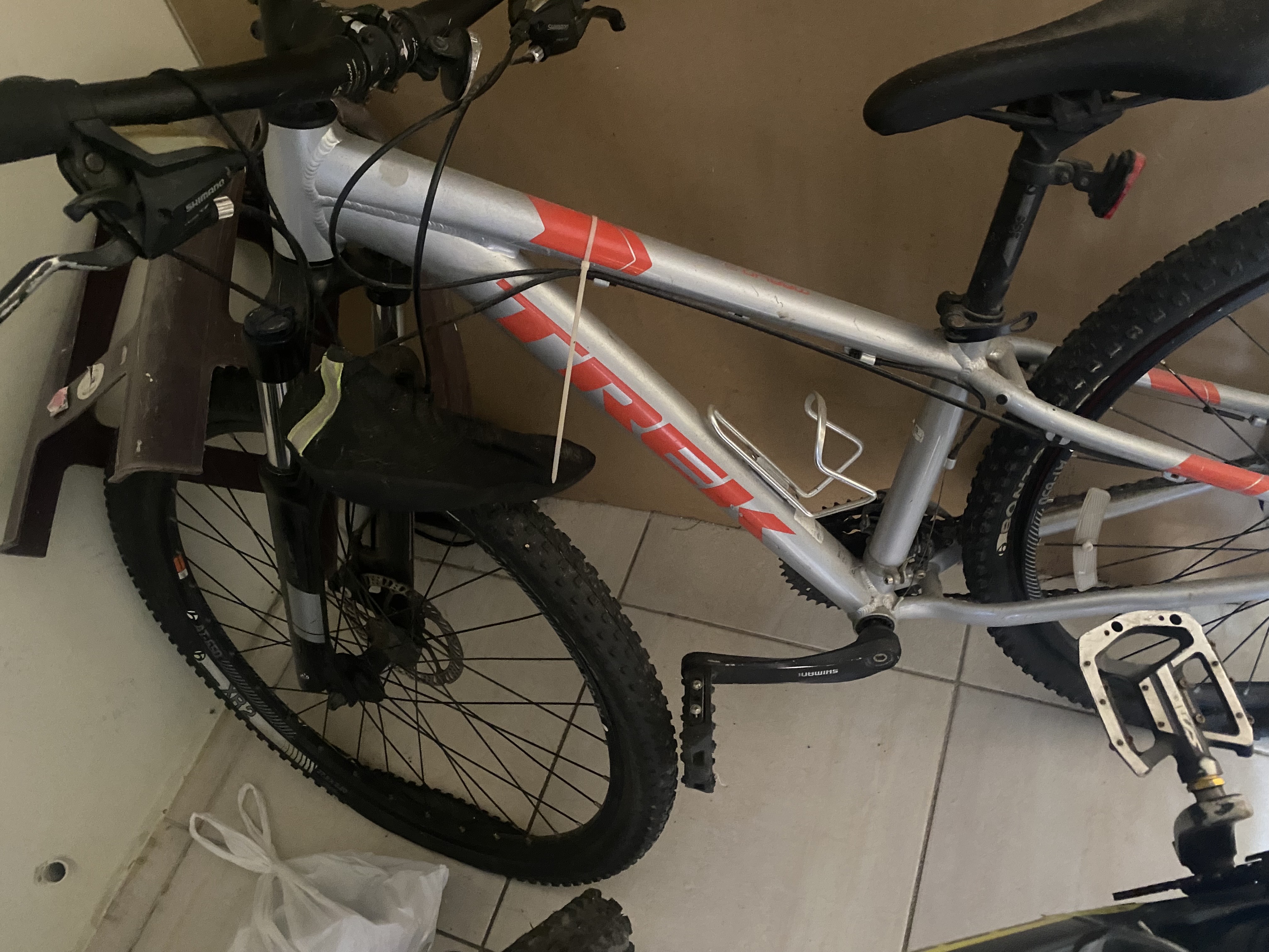 bicicletas y accesorios - Trek Montañera Plateada - Poco Uso 3