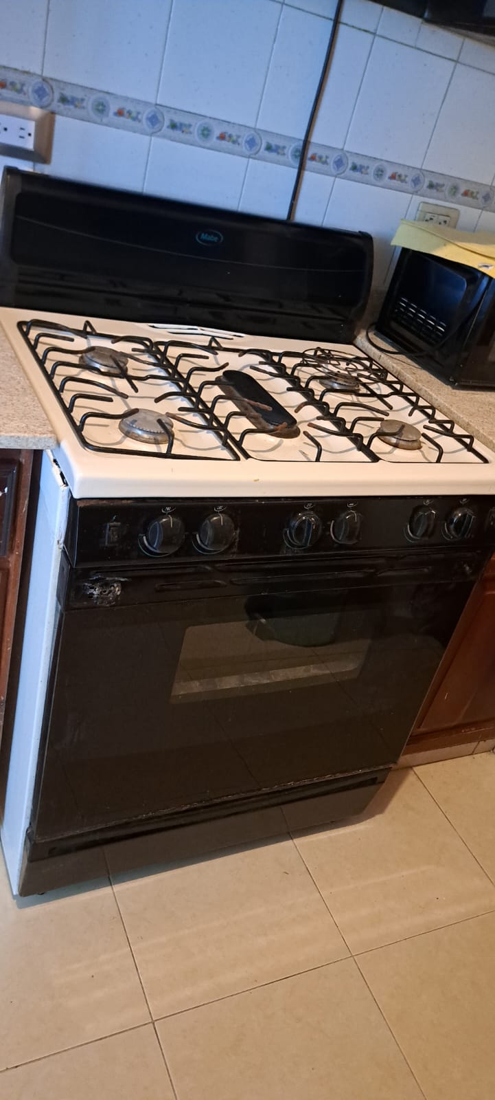 cocina - Estufa de 5 hornillas con su horno de 30 pulgada. 0