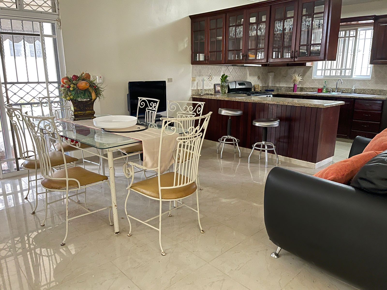 casas - CASA EN VENTA PROXIMO A VILLA OLGA, SANTIAGO. 3