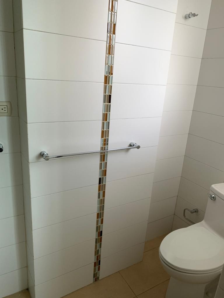 apartamentos - Alquiler con LB
GAZCUE
1 Hab
1,5 Baños
Hab de servicio
1 parqueo
USD$ 800 3