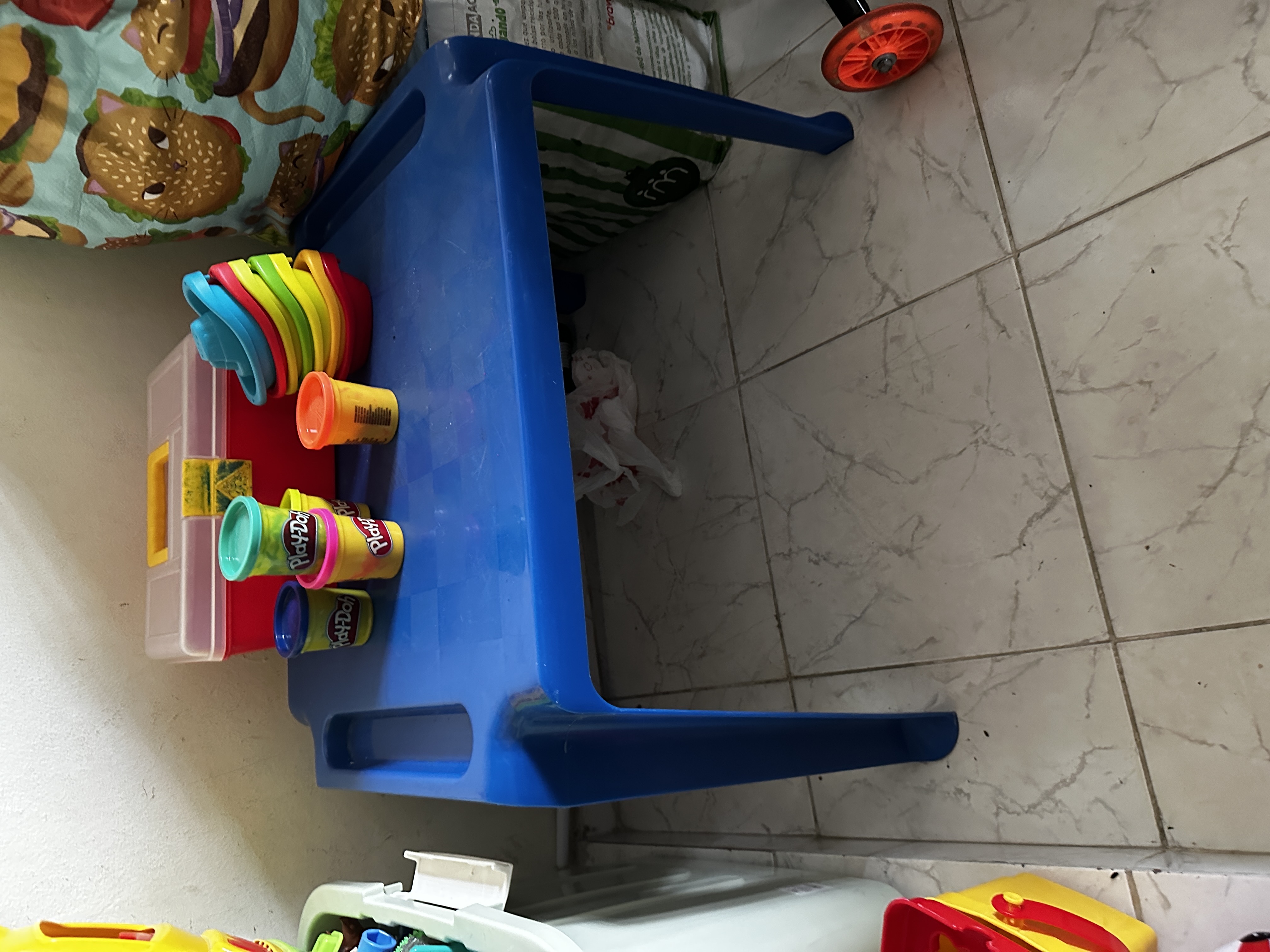 accesorios - sillas y mesa de niños  0