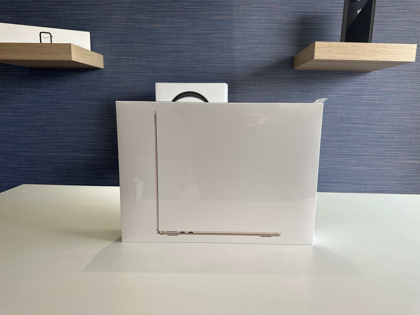computadoras y laptops - Vendo MacBook Air 2022 Starlight M2 Apple Chip / 256GB- Nueva $ 66,995 NE 1