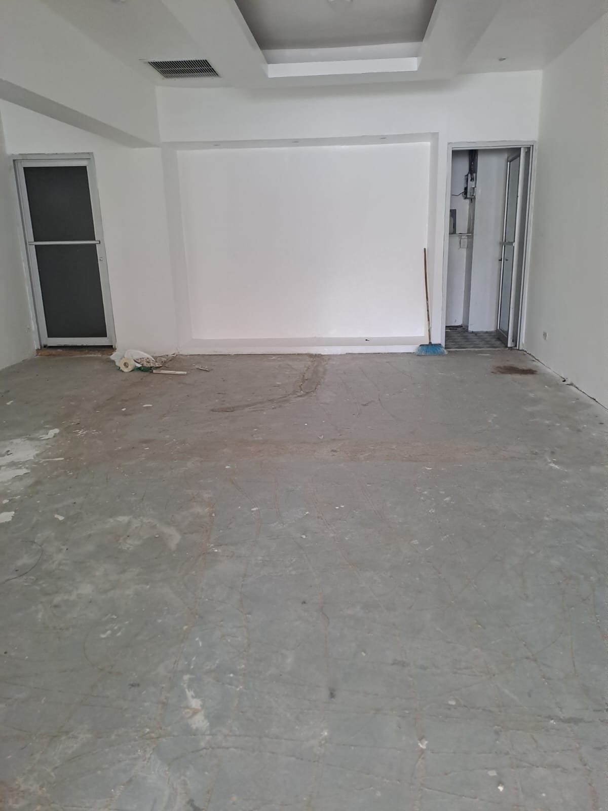 oficinas y locales comerciales - Alquilo Local 1er piso 91 mts en Naco  6