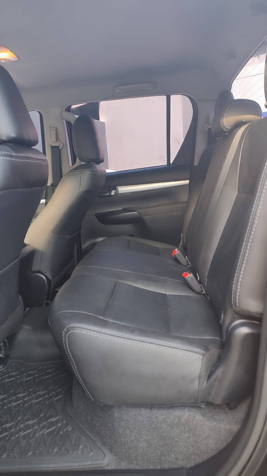 jeepetas y camionetas - Toyota Hillux 2023 6