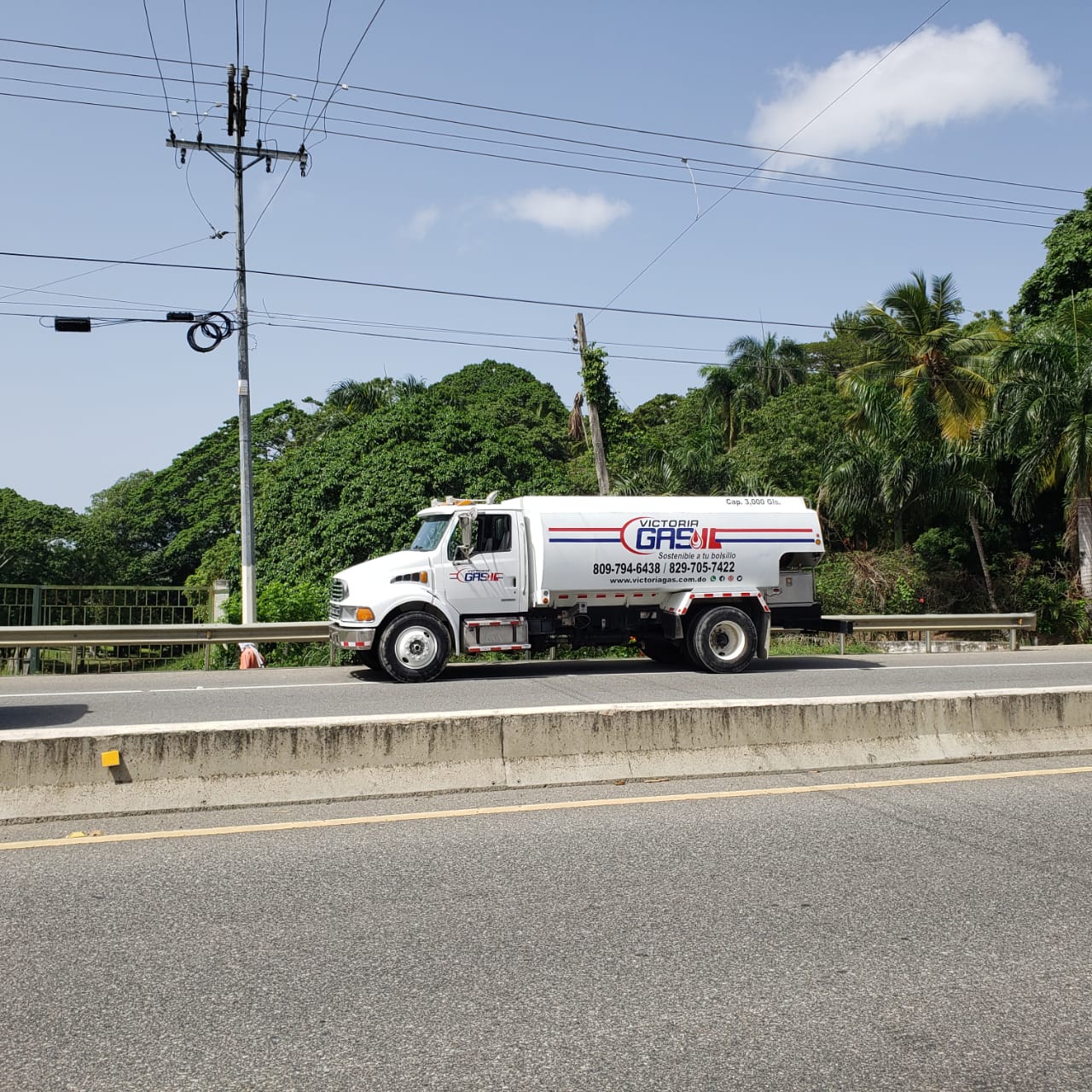 camiones y vehiculos pesados - Camión Cisterna de Gasoil Sterling en Venta