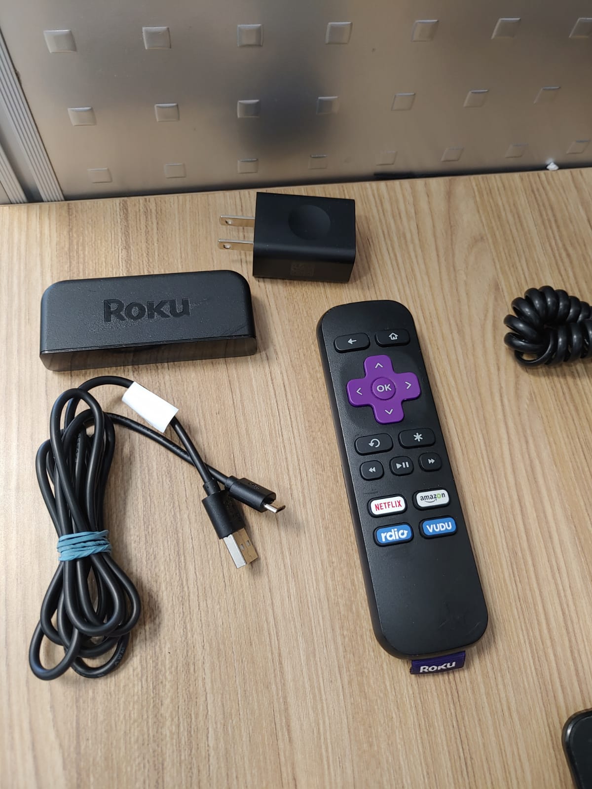 tv - ROKU 4K  ,SMART TV  5