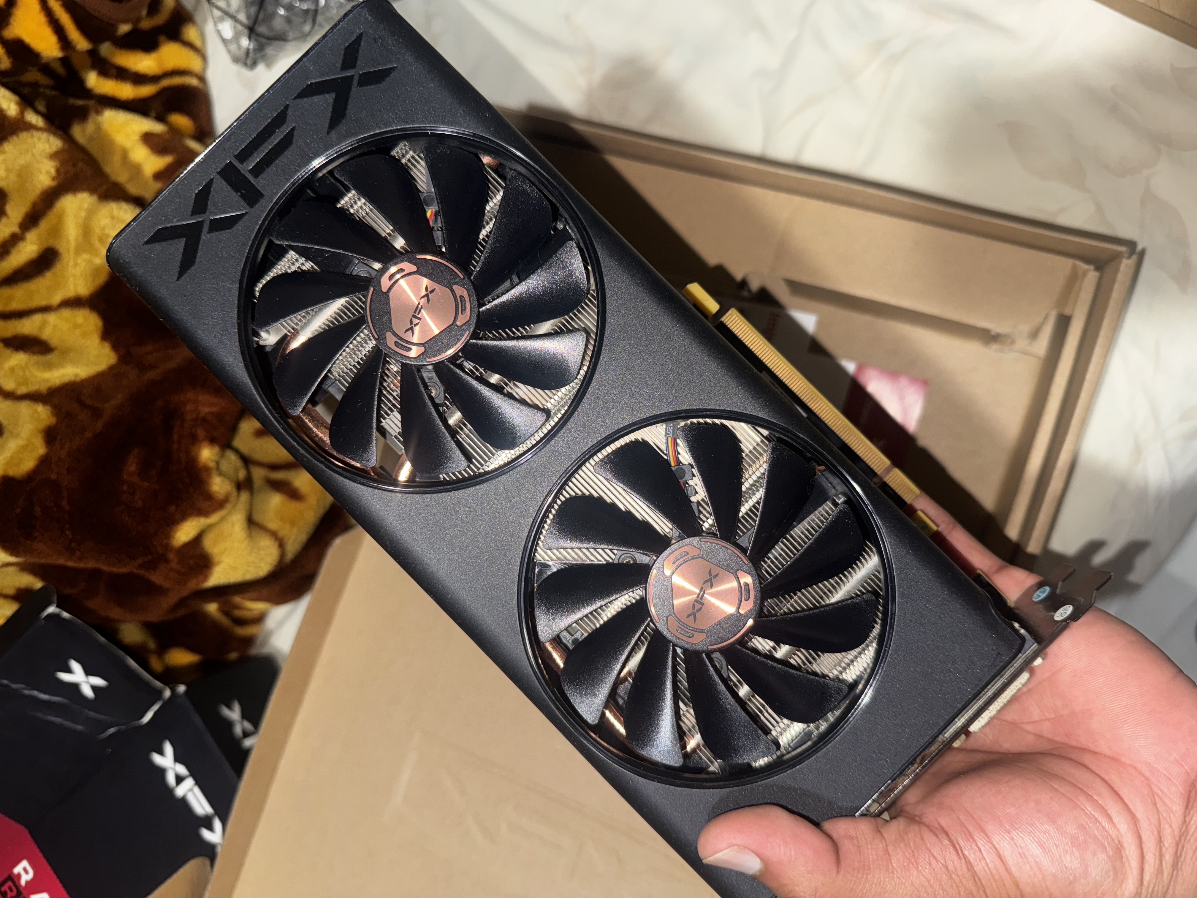 computadoras y laptops - TARJETA GRÁFICA RADEON RX 580 8GB DDR5 4