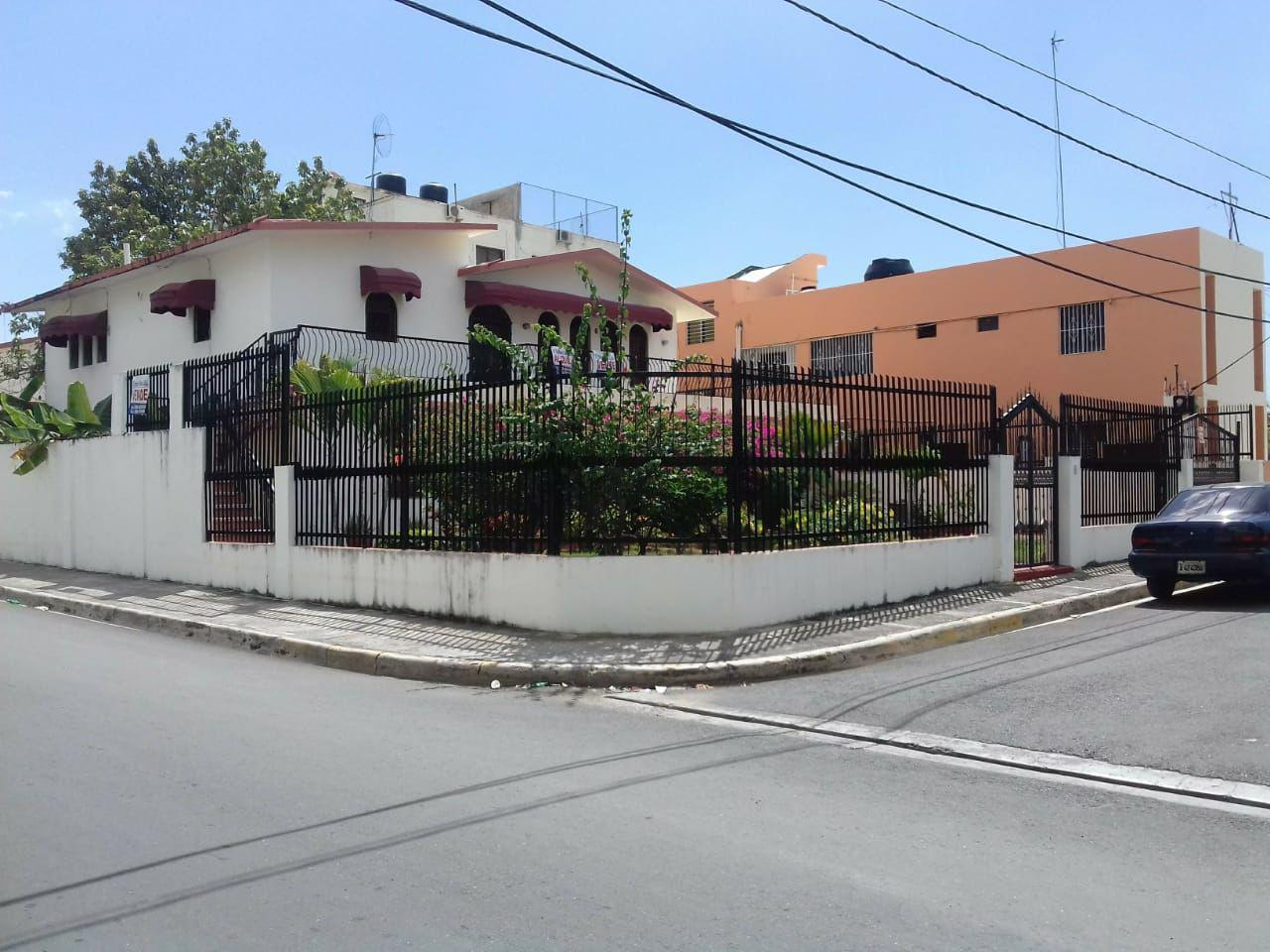casas - VENDO Casa en Reparto Los Tres Ojos 1
