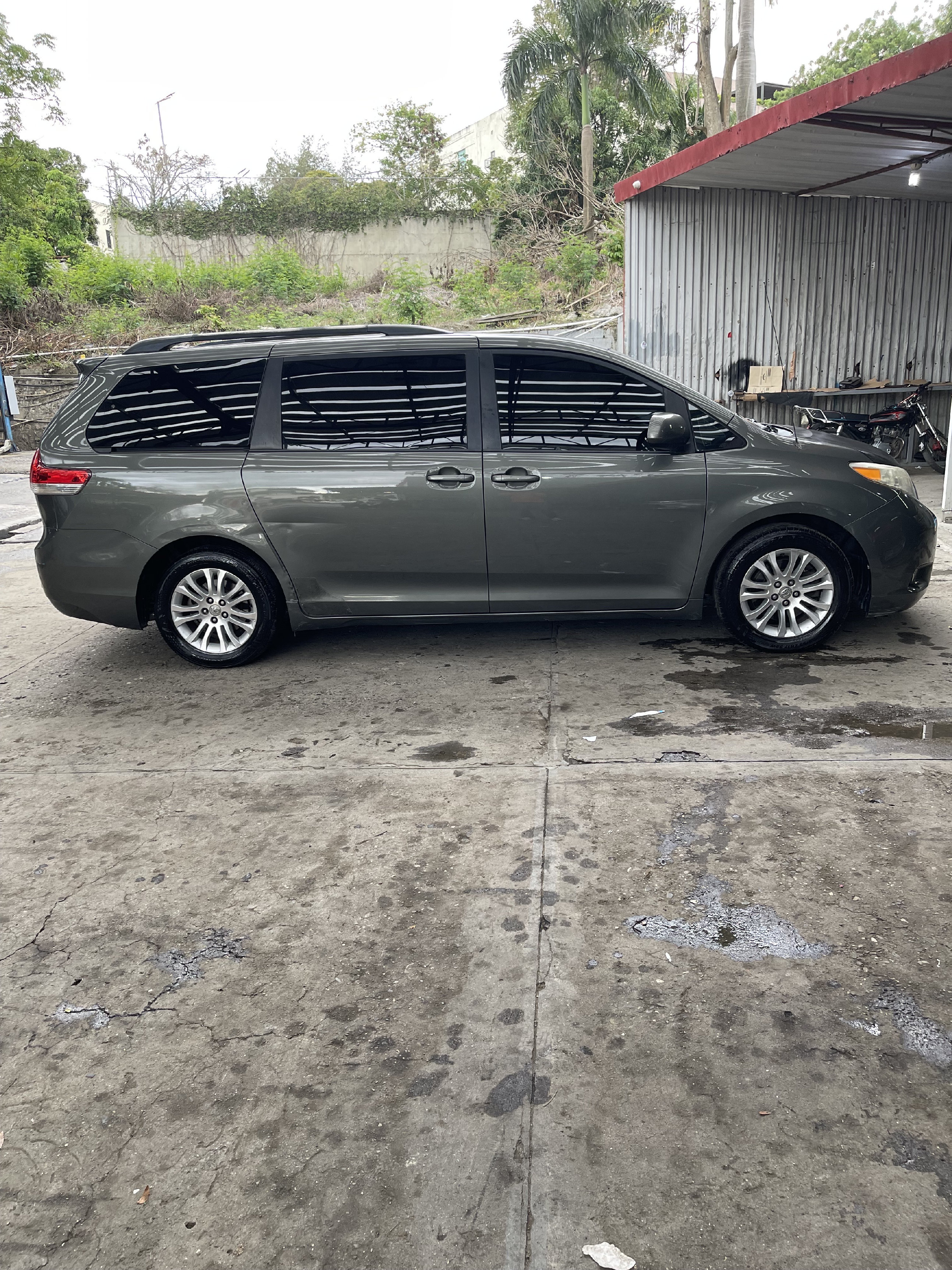 jeepetas y camionetas - venta de Toyota Sienna 2012 XLE LA FULL 3