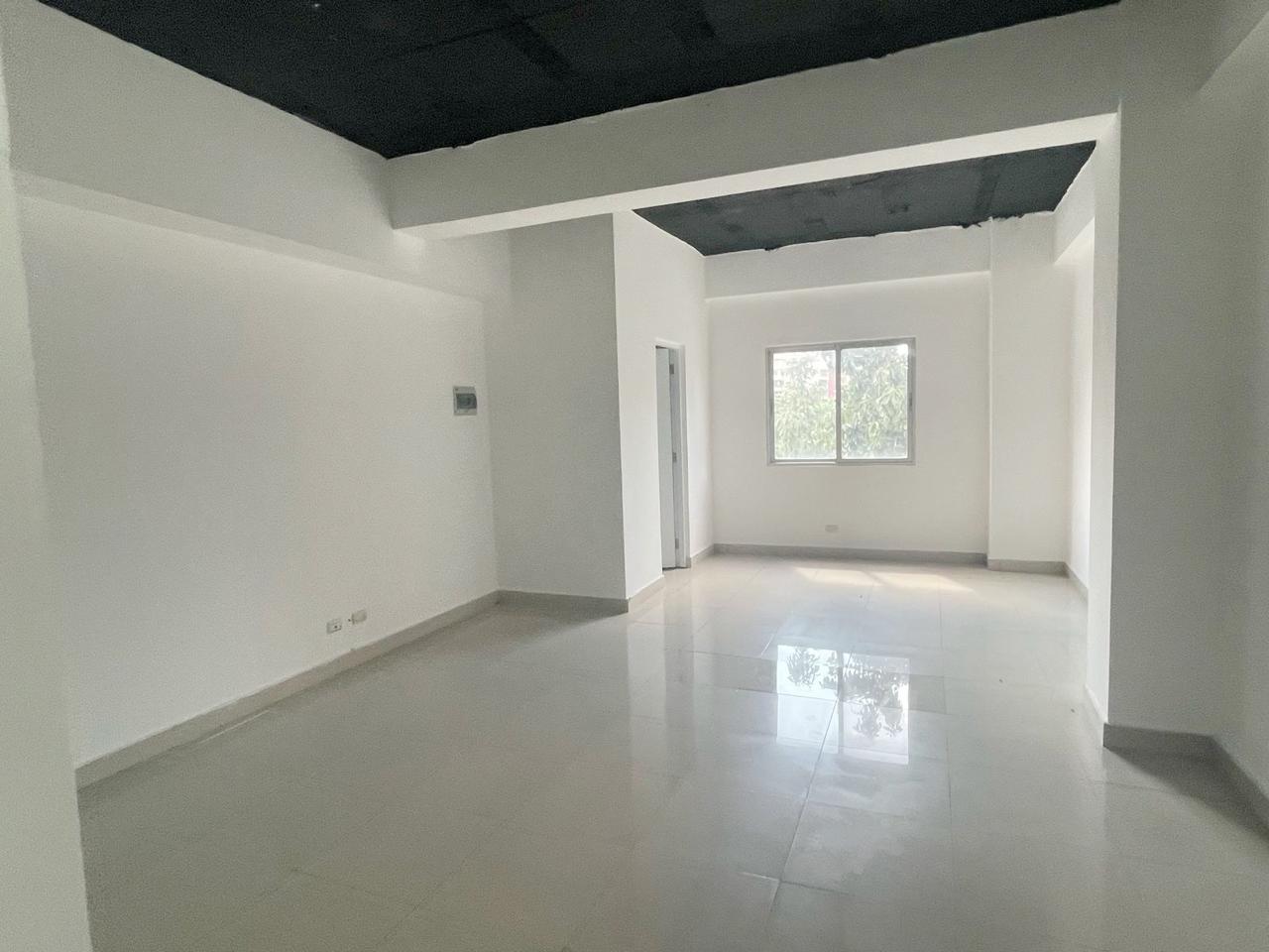 oficinas y locales comerciales - Local céntrico en Evaristo  4