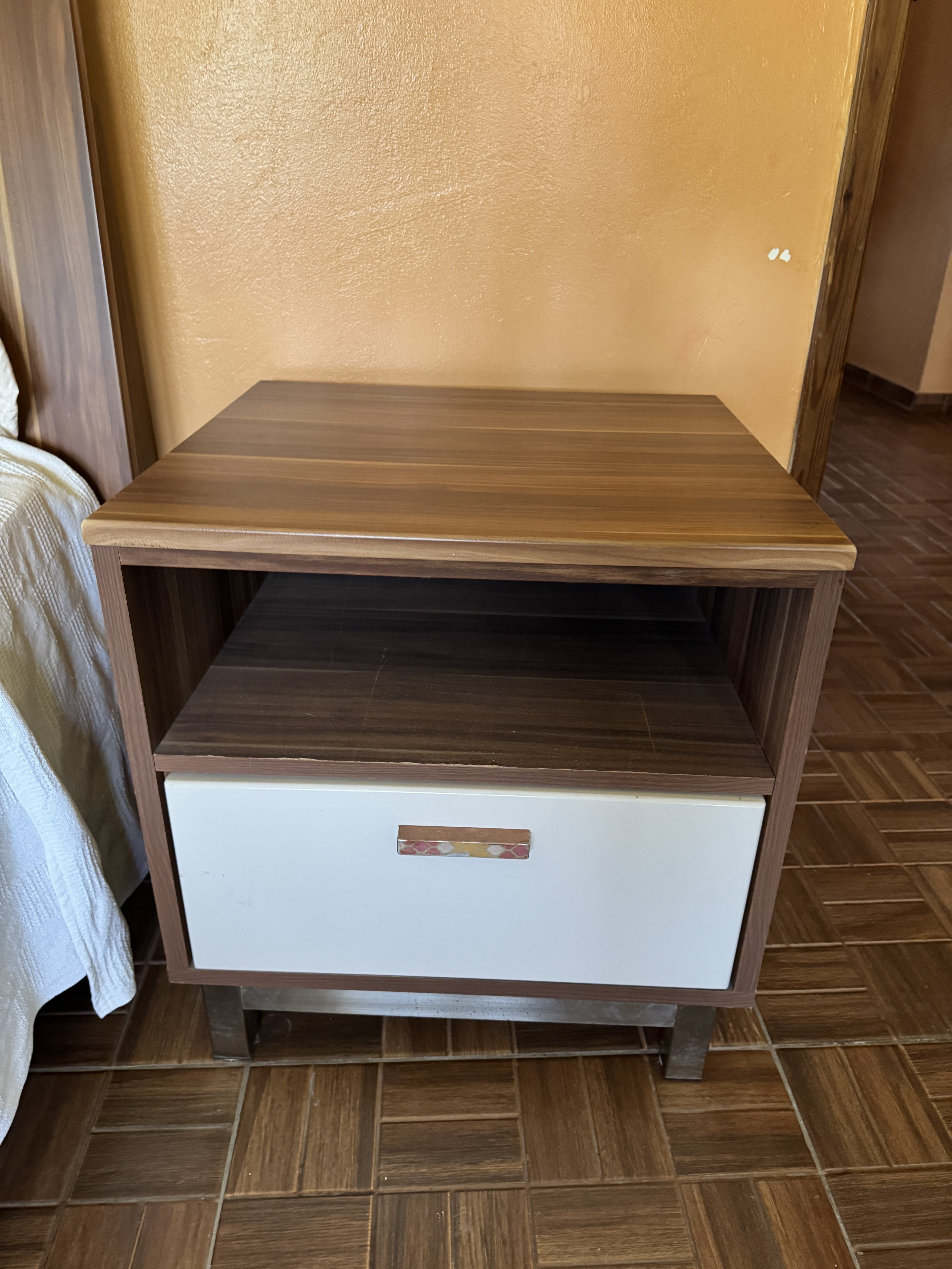 muebles y colchones - Set Completo de Cama, Mesa de Noche y Gabinete de Ropa con Espejo.  2