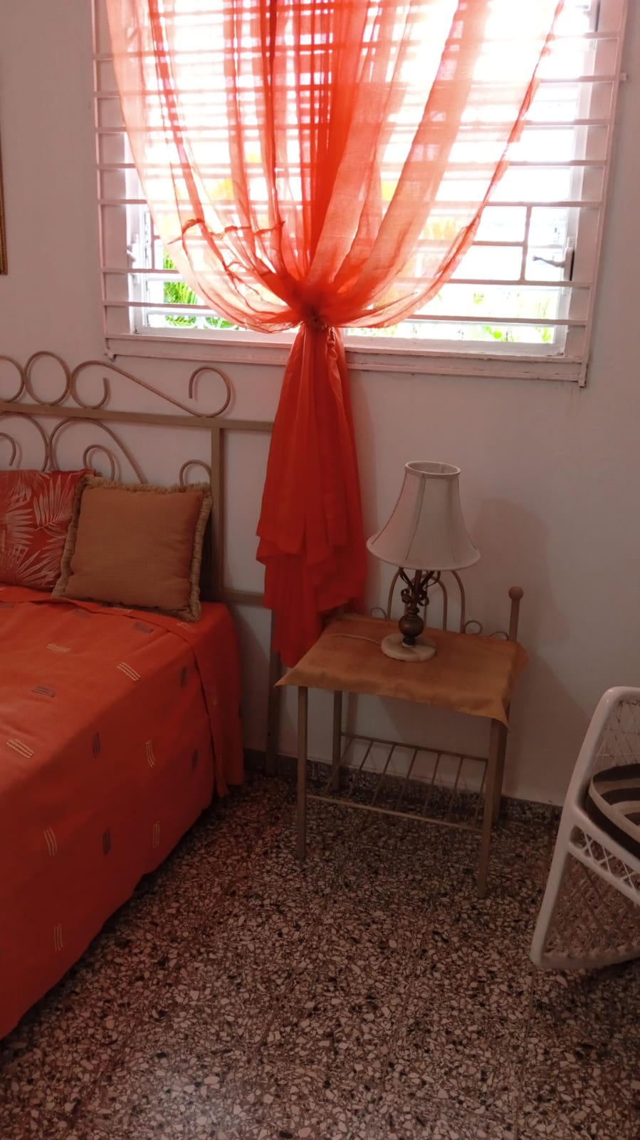 habitaciones y viviendas compartidas - habitación  amueblada para dama  1