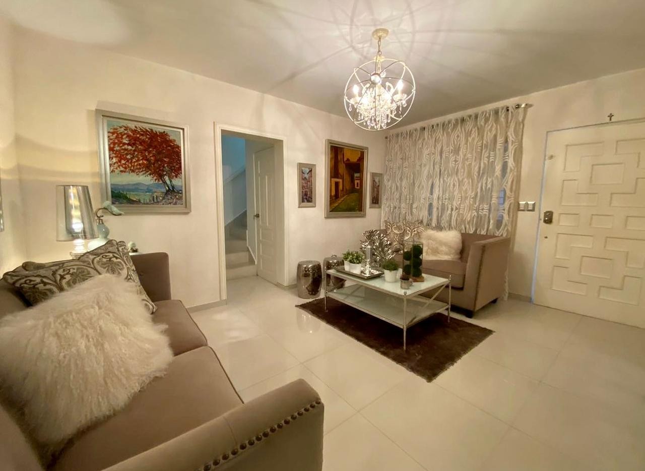 casas - Casa en la Castellana.

Con sus 445mt2 y 350 mts de construcción
 3 Hab 2