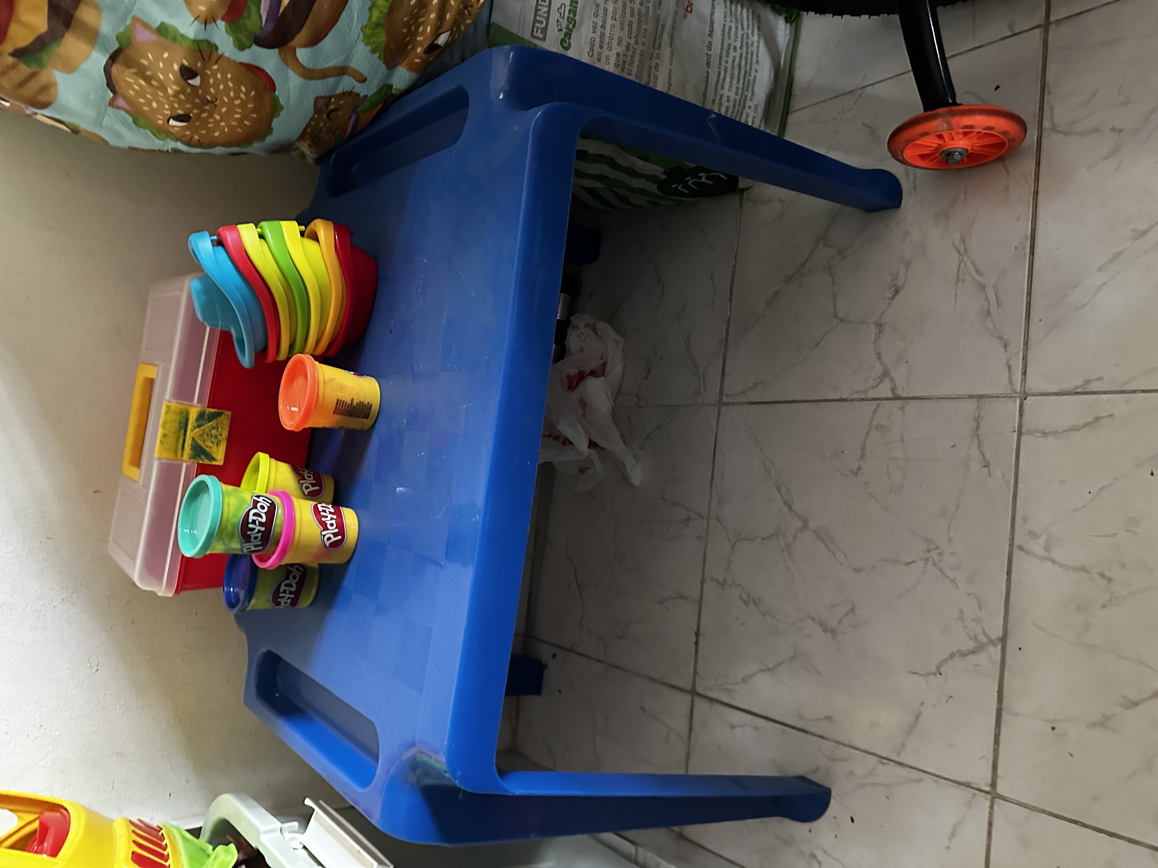 accesorios - sillas y mesa de niños  1