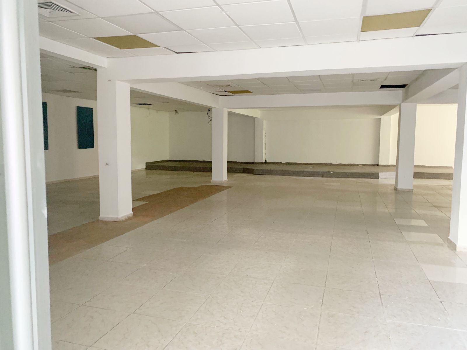 oficinas y locales comerciales - Alquiler local comercial en Evaristo morales  3