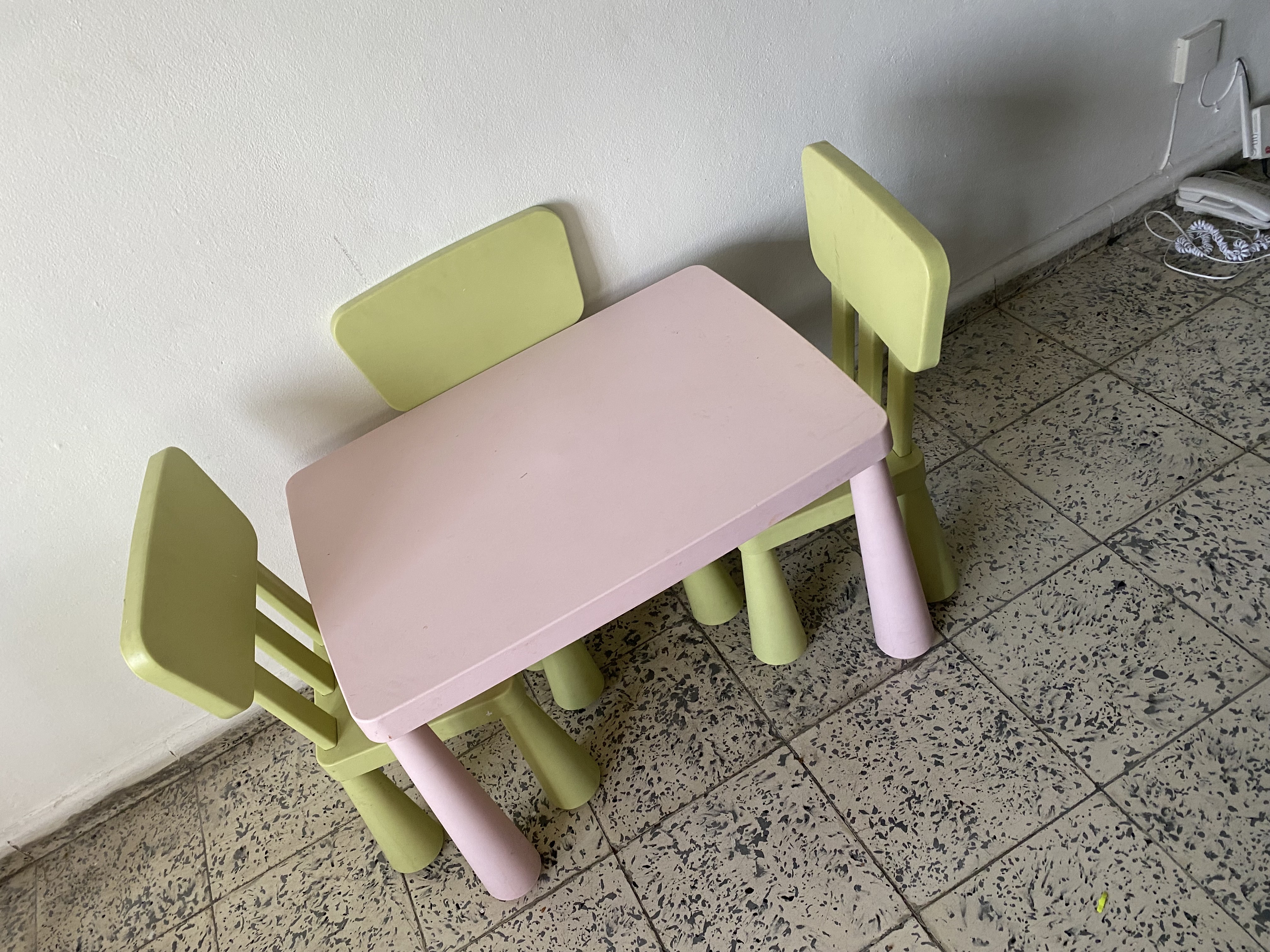juguetes - juego de 3 sillas y una mesa de IKEA niń@s entre 2 ańos a 7 qńos  3