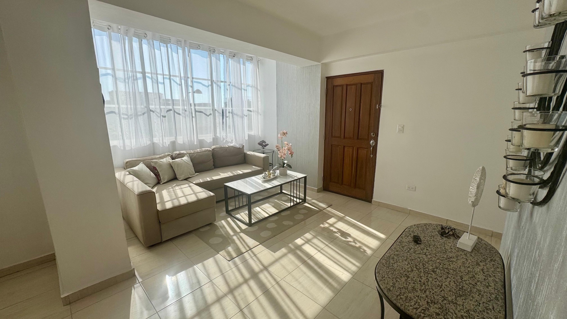 casas - SE VENDE AMUEBLADO  Edificio Torre G-33 avenida bolivar Santo Domingo 1