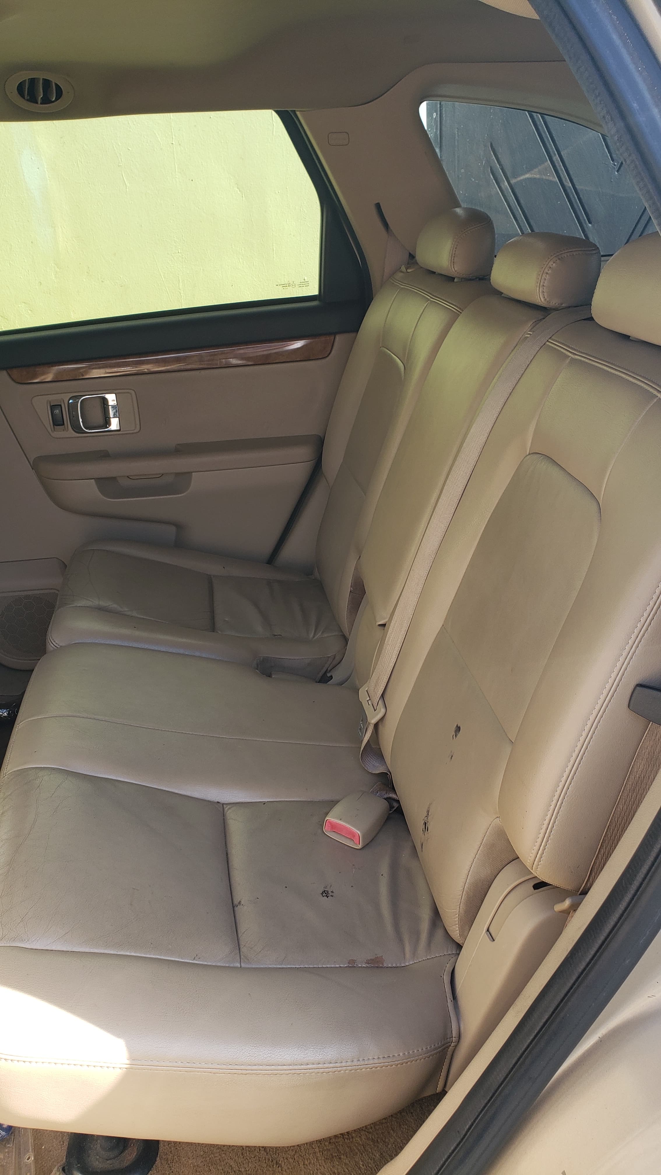 jeepetas y camionetas - Jeepeta Suzuki XL7 2008 dorada 3 filas de asientos en leather RD$200,000.00 Neg. 6